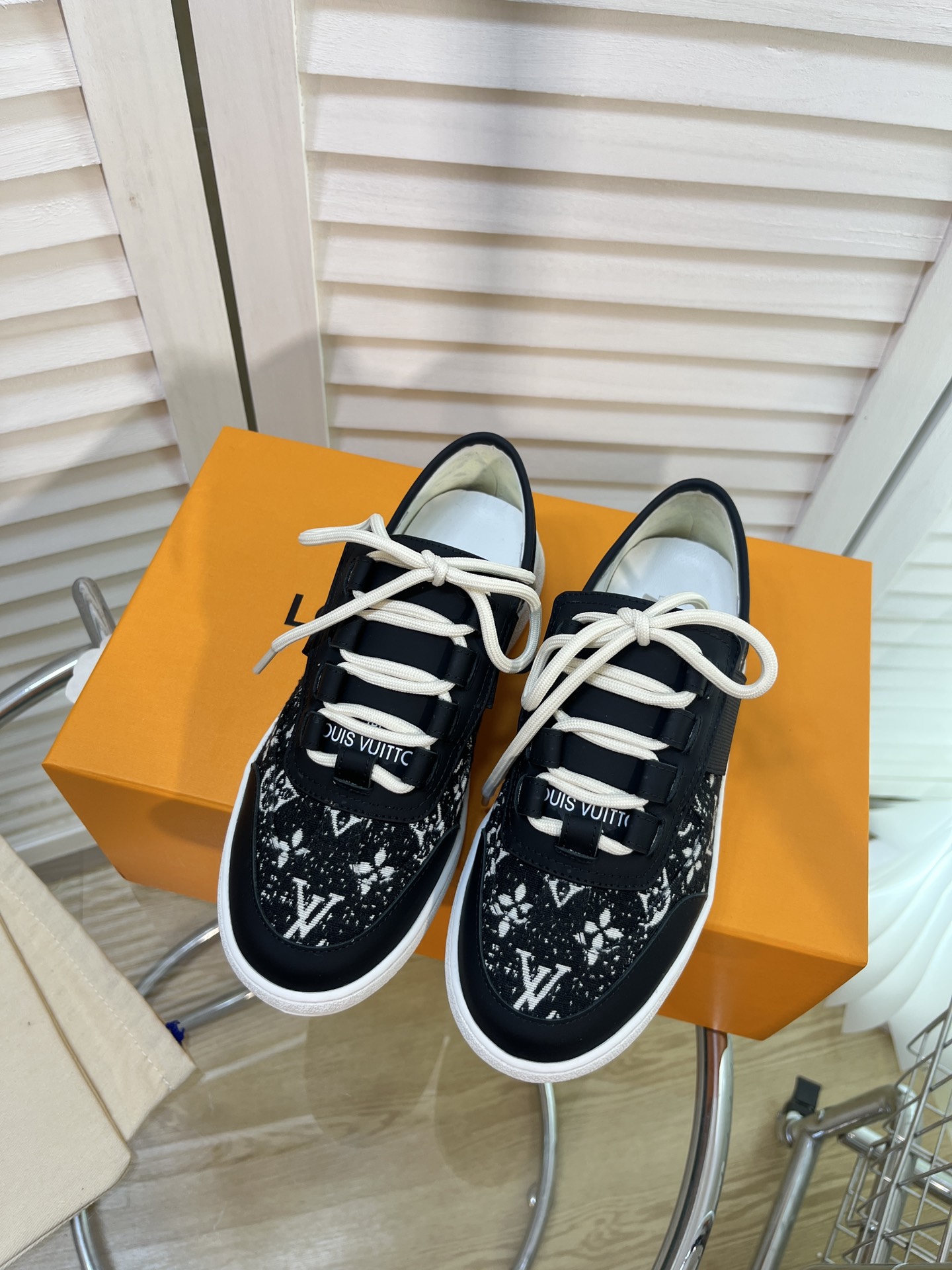 LOUIS VUITTON SNEAKERS