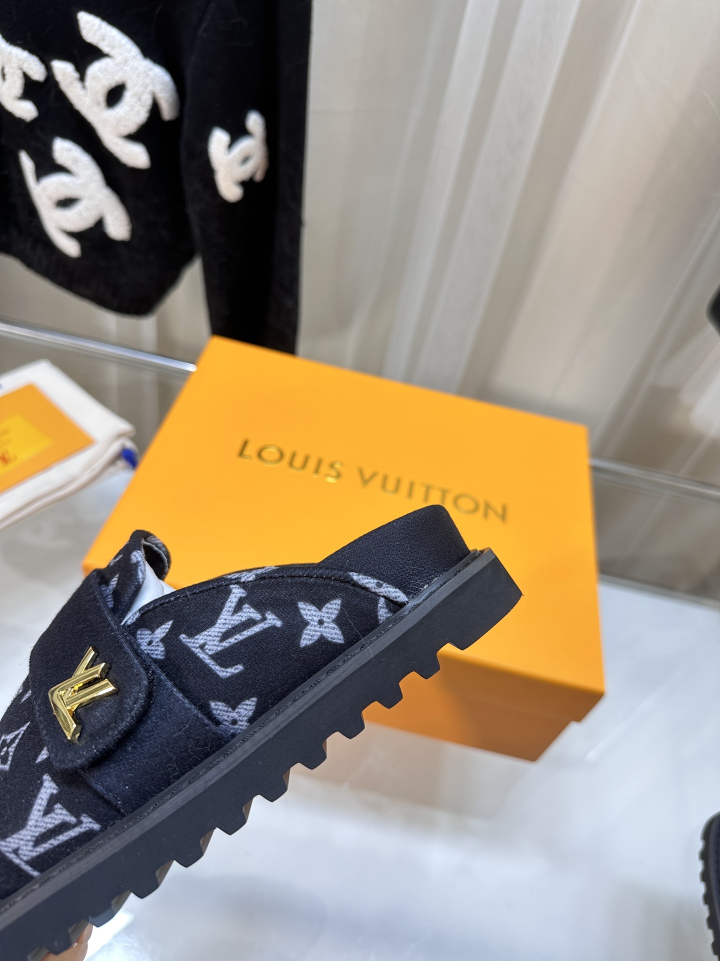 LOUIS VUITTON SLIDES