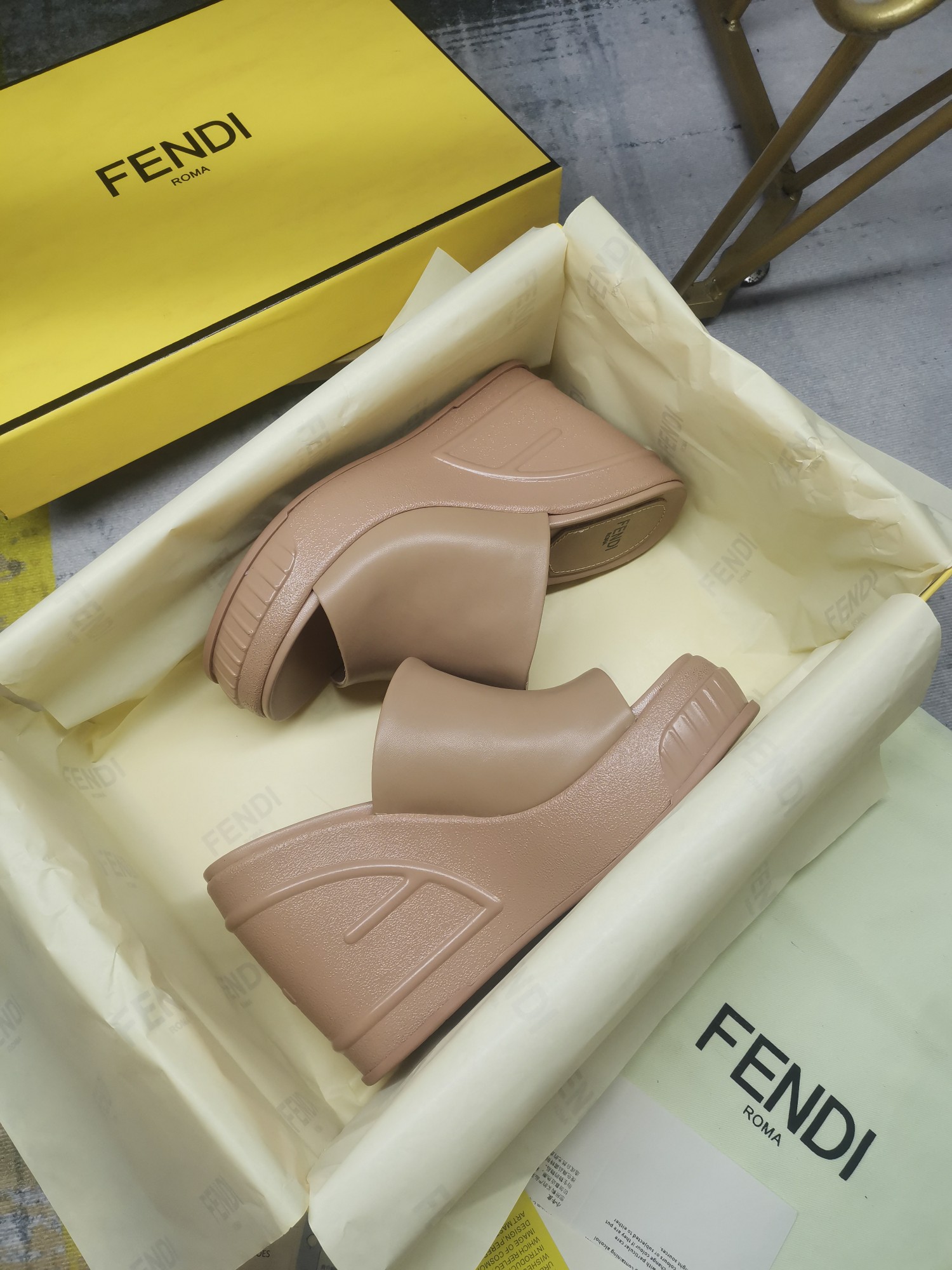 FENDI SLIDES