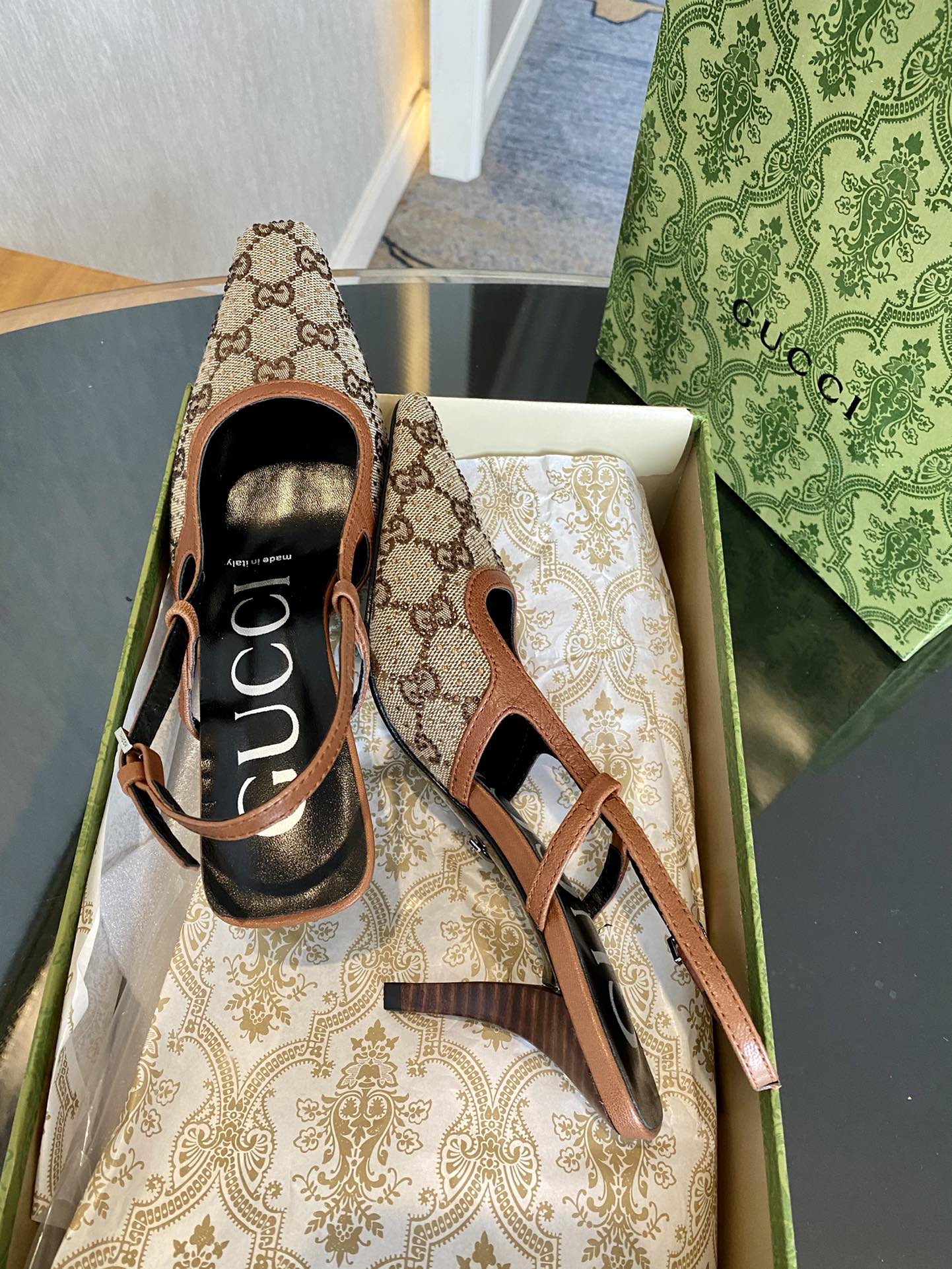 GUCCI SANDALS