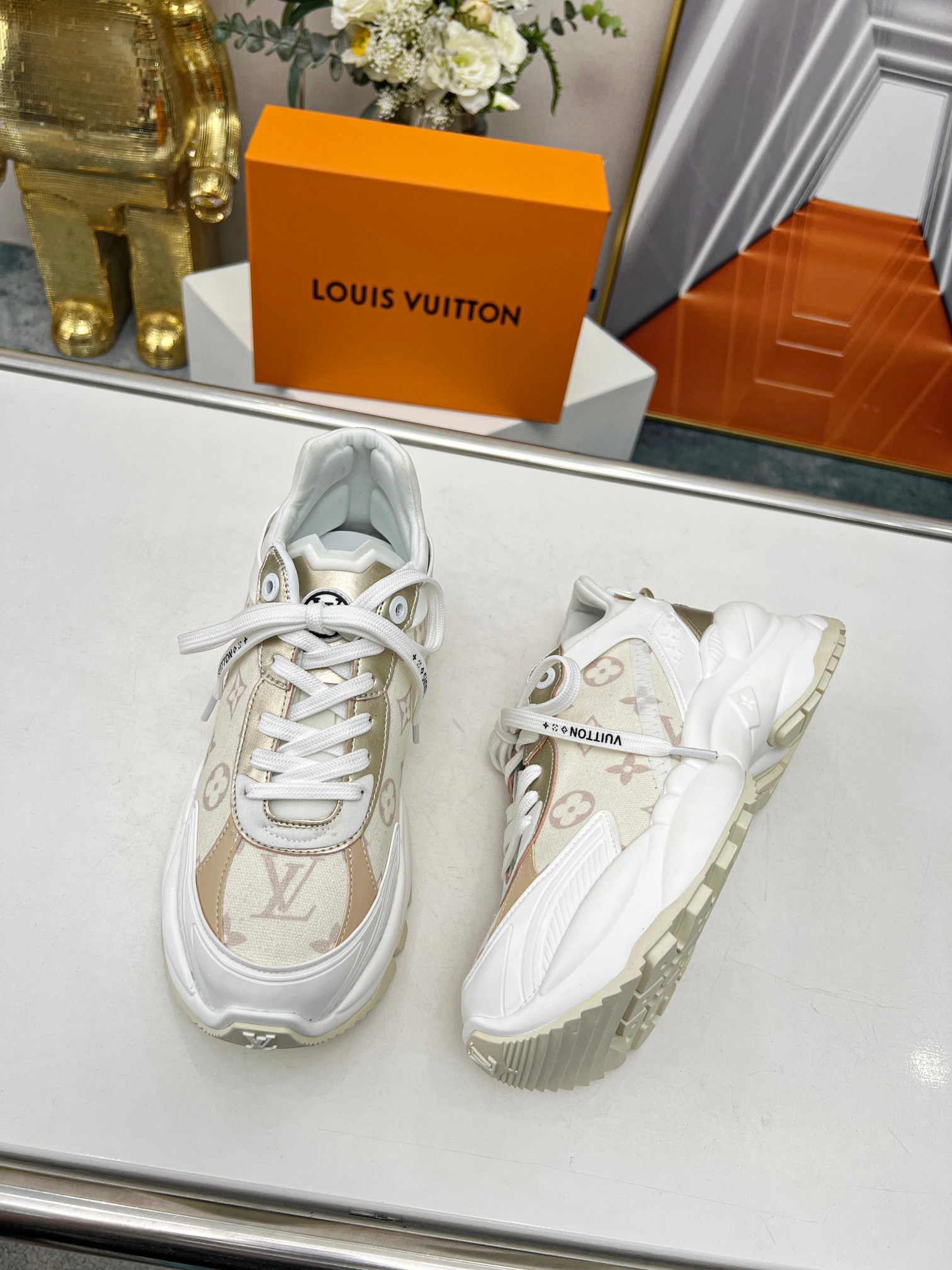 LOUIS VUITTON SNEAKERS