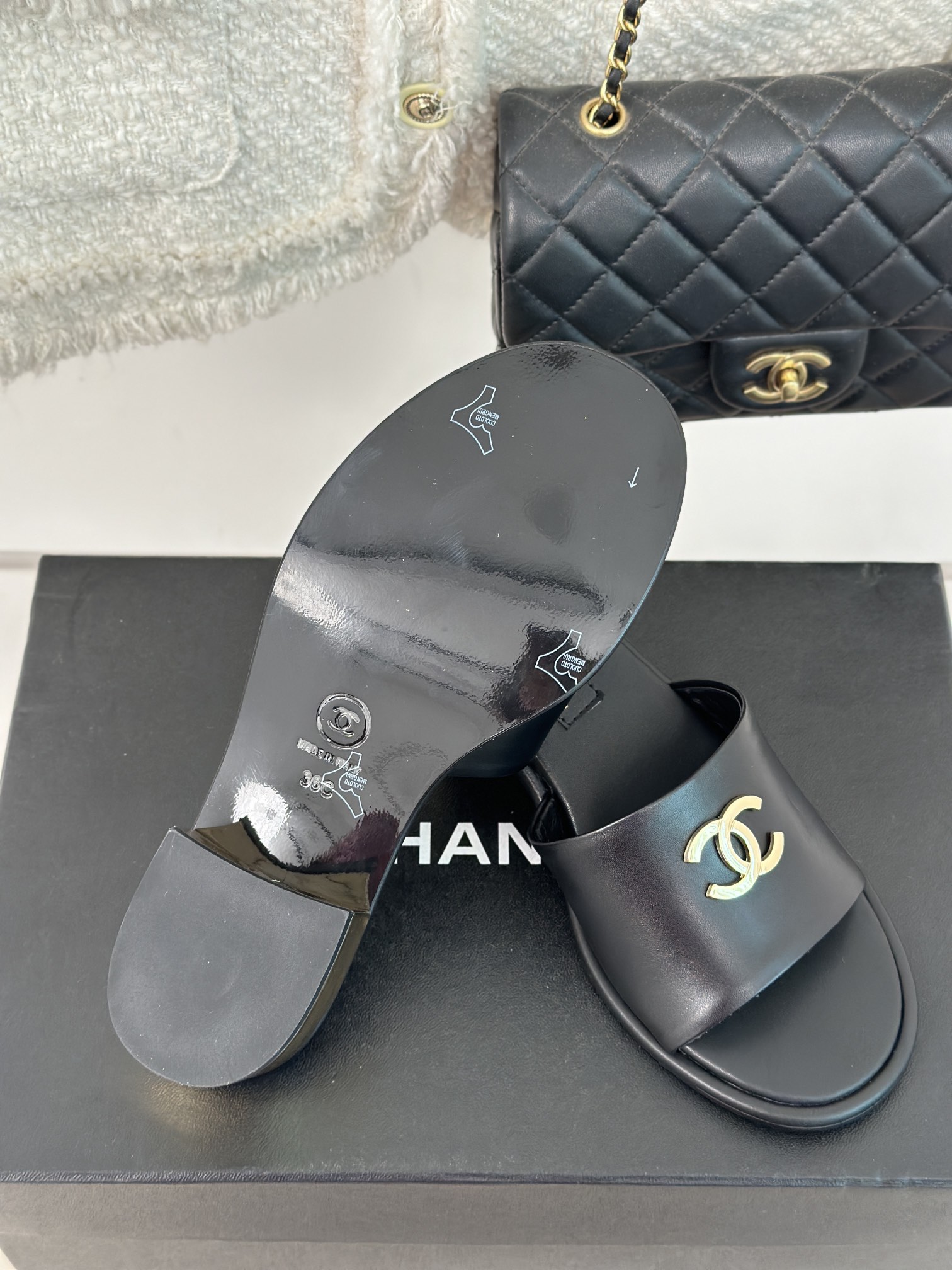 CHANEL SLIDES