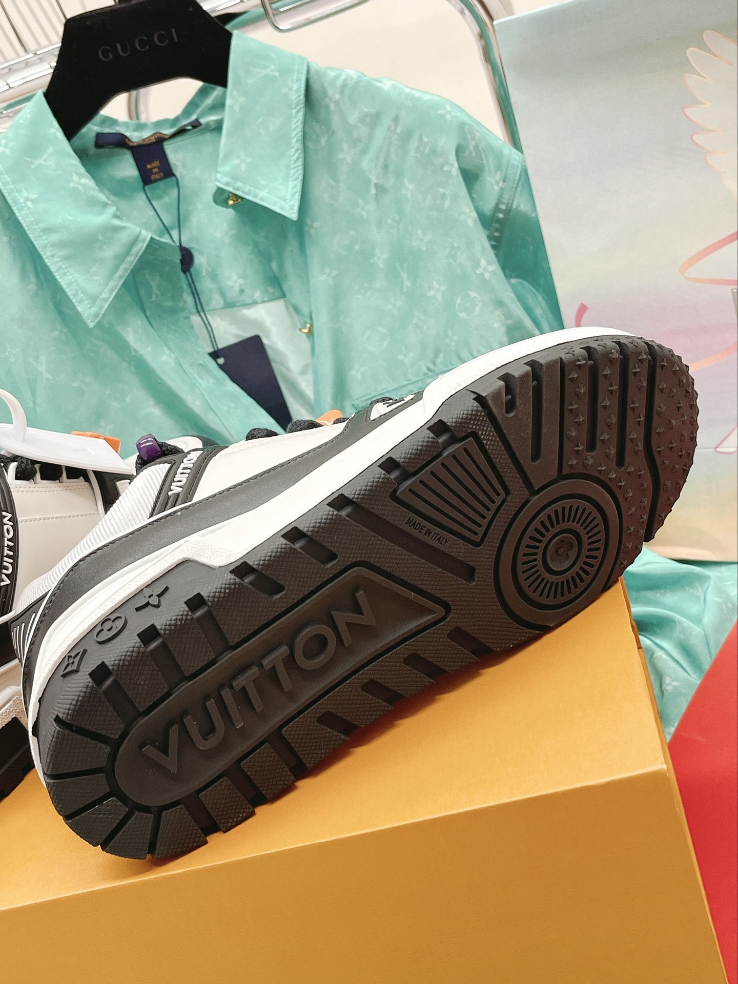 LOUIS VUITTON SNEAKERS