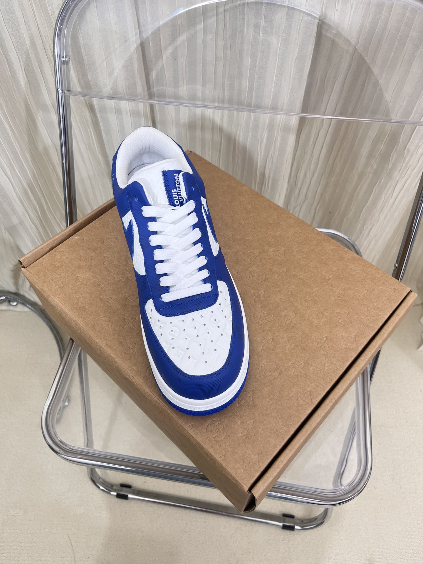 LOUIS VUITTON SNEAKERS