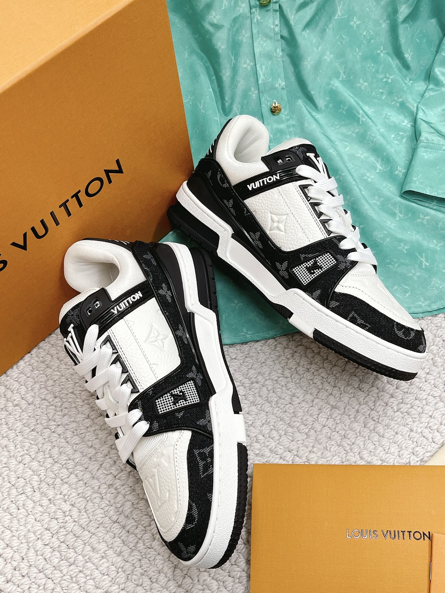 LOUIS VUITTON SNEAKERS