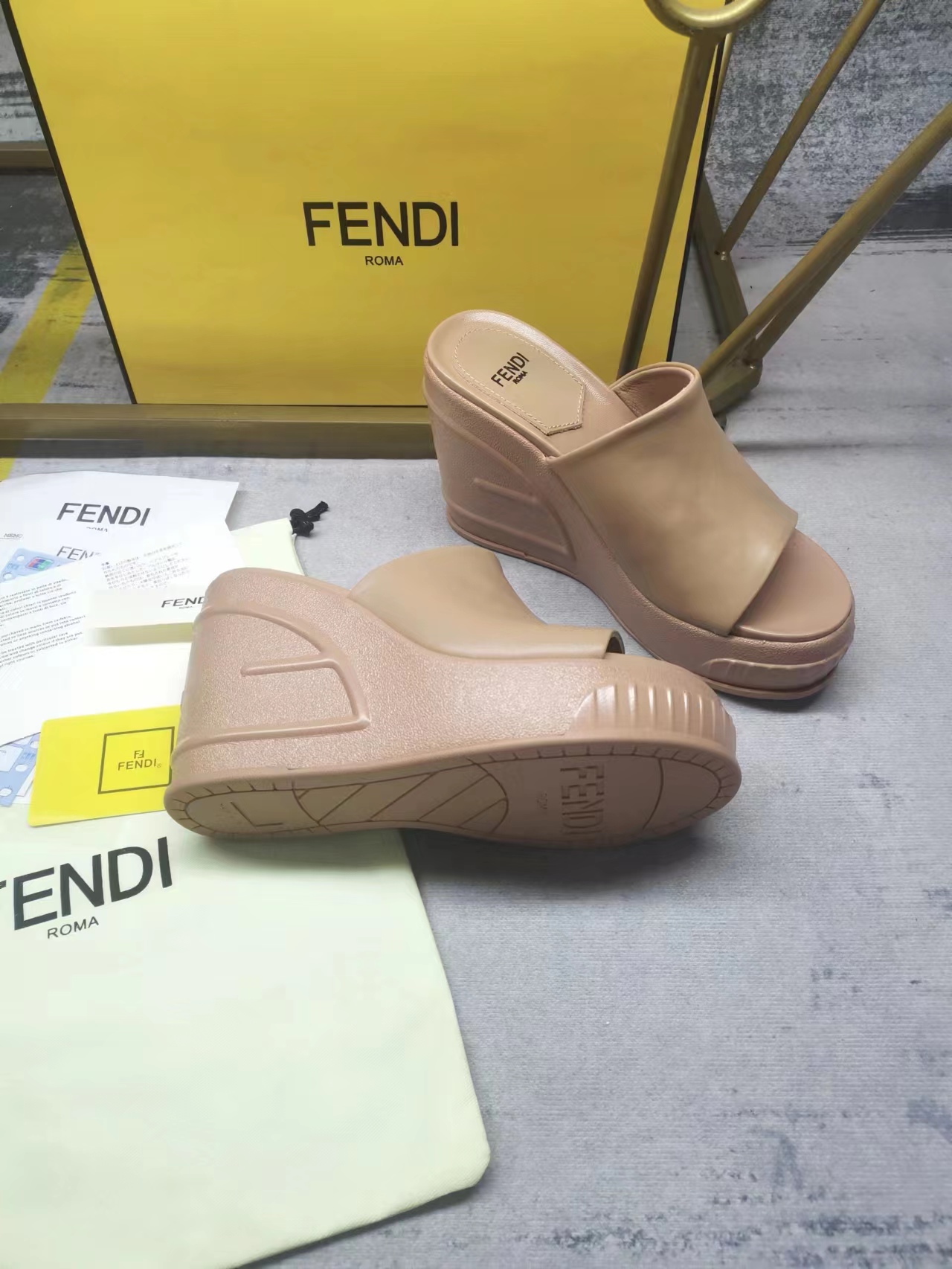 FENDI SLIDES