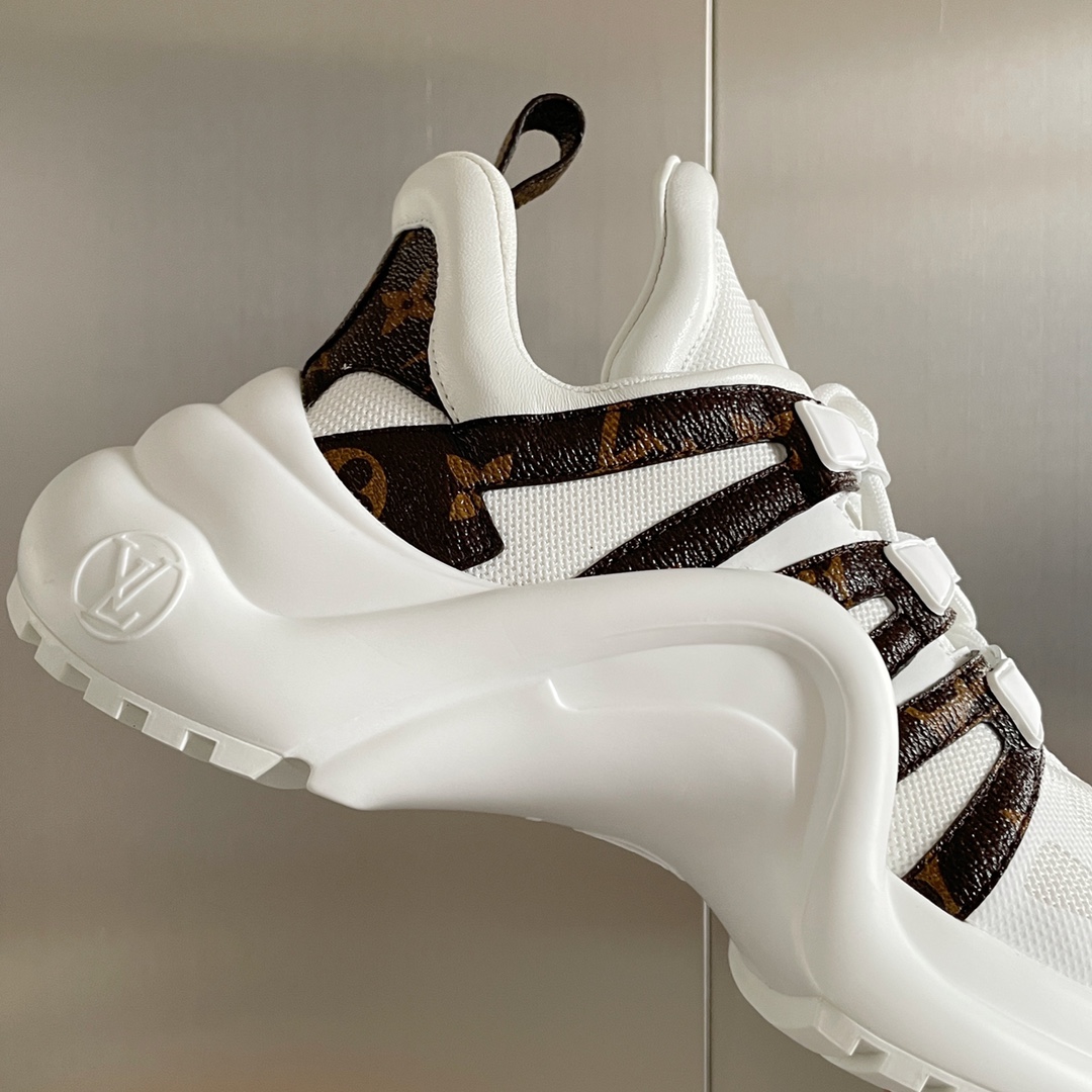 LOUIS VUITTON SNEAKERS