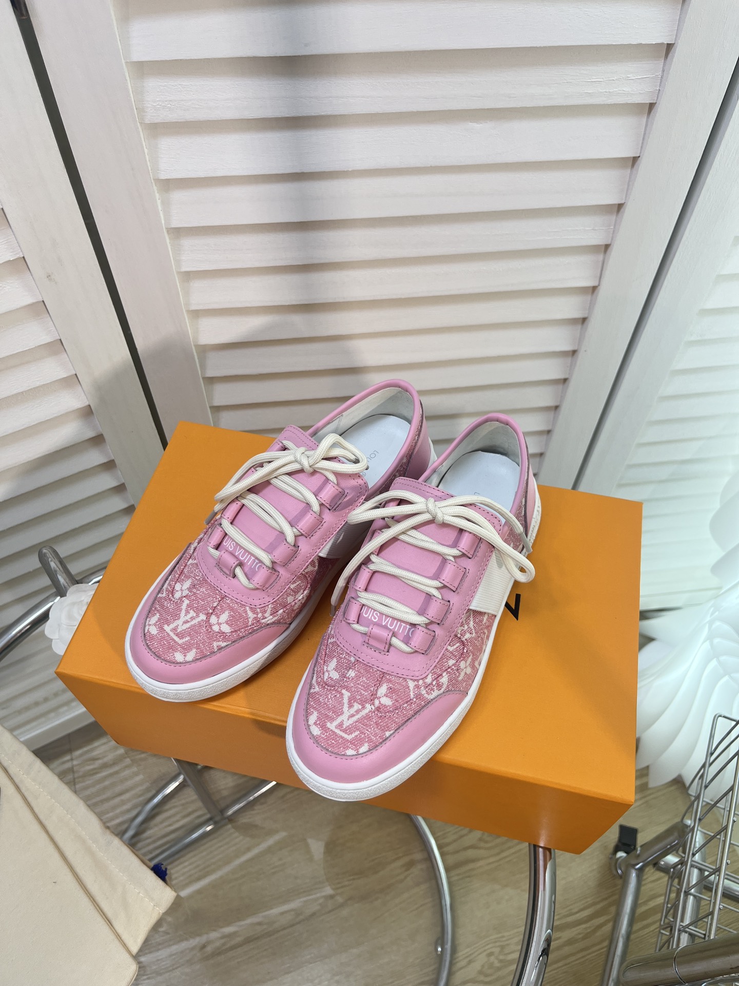 LOUIS VUITTON SNEAKERS