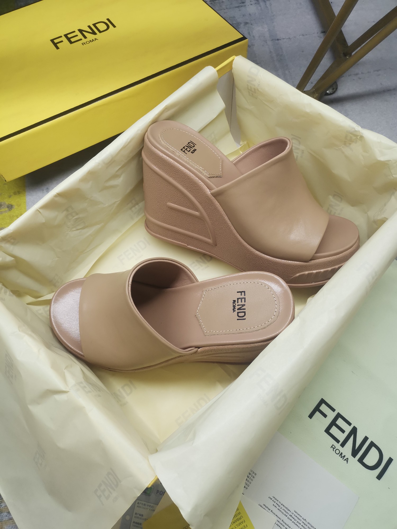 FENDI SLIDES