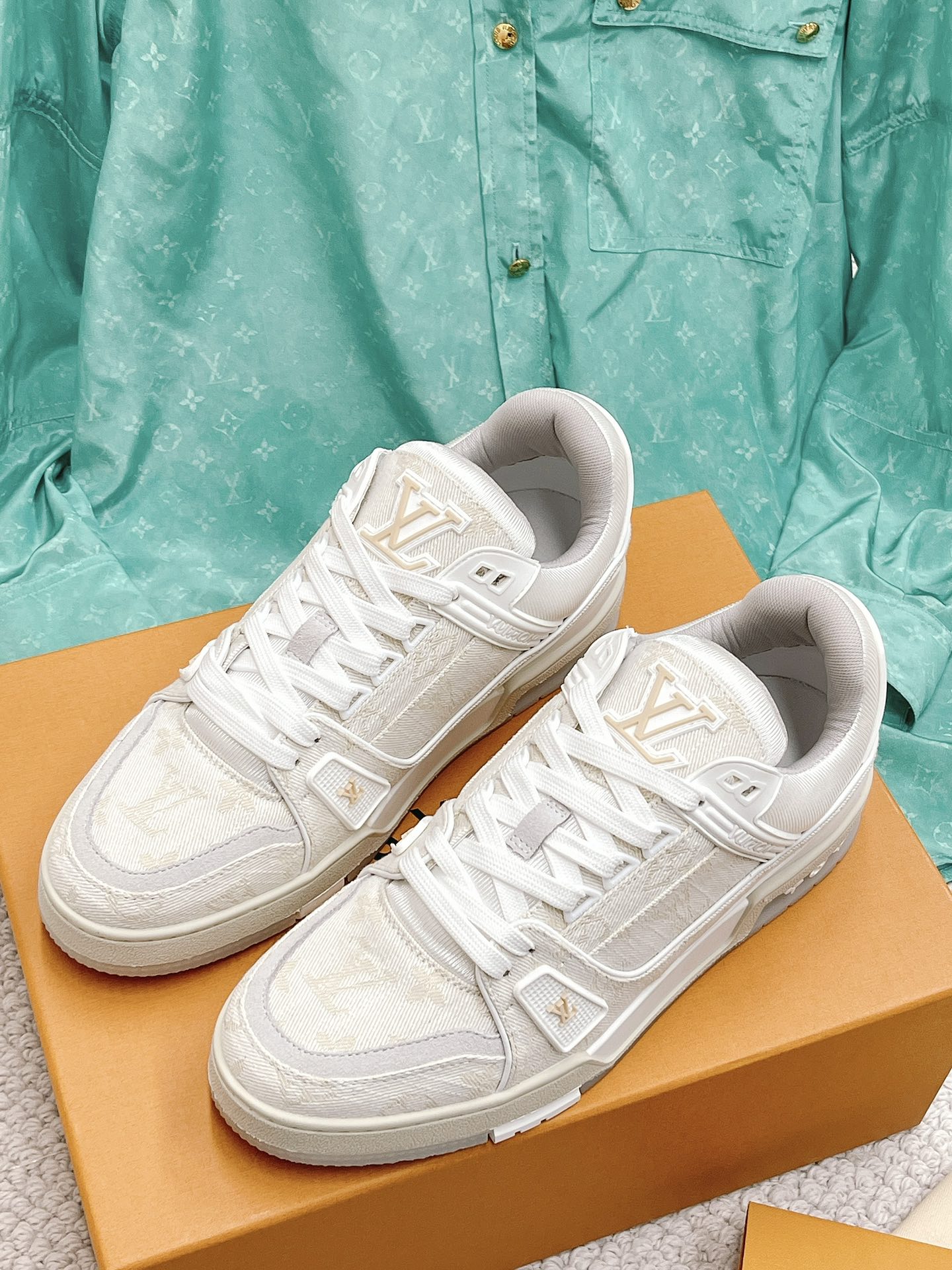 LOUIS VUITTON SNEAKERS