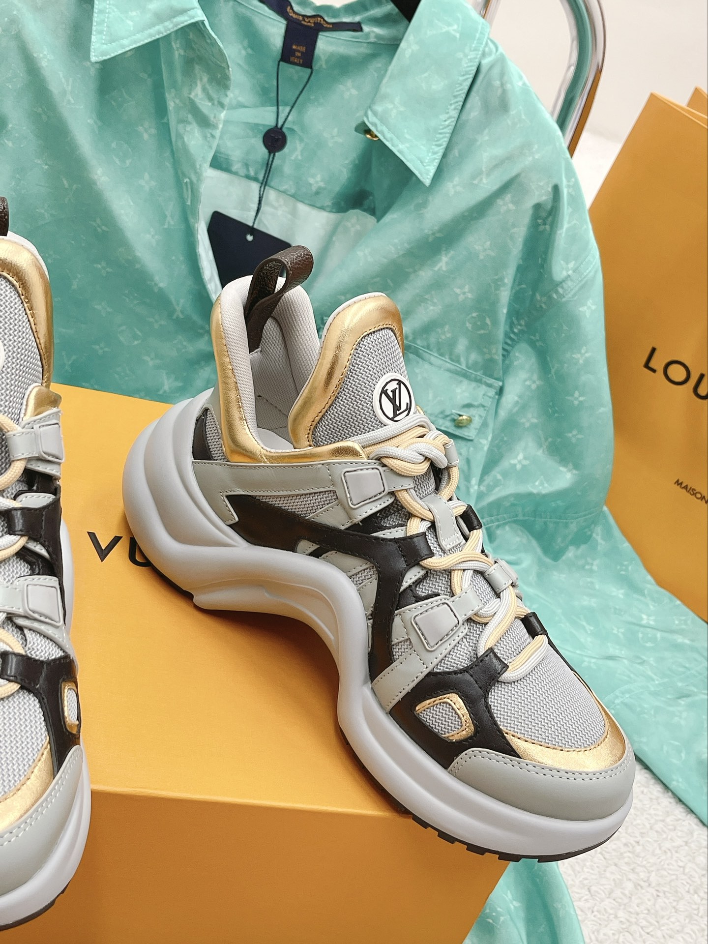 LOUIS VUITTON SNEAKERS