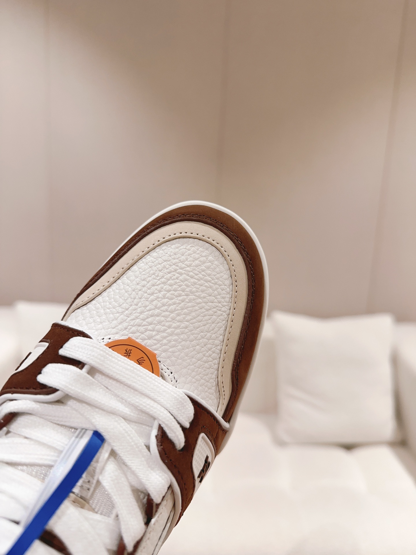 LOUIS VUITTON SNEAKERS