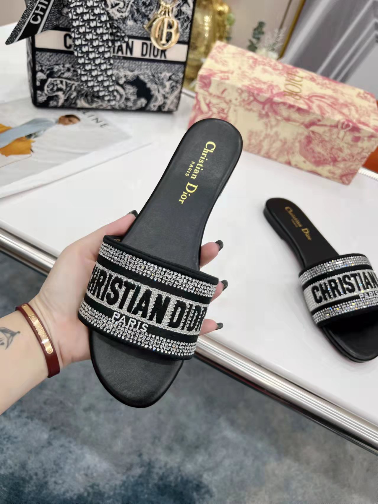 DIOR SLIDES