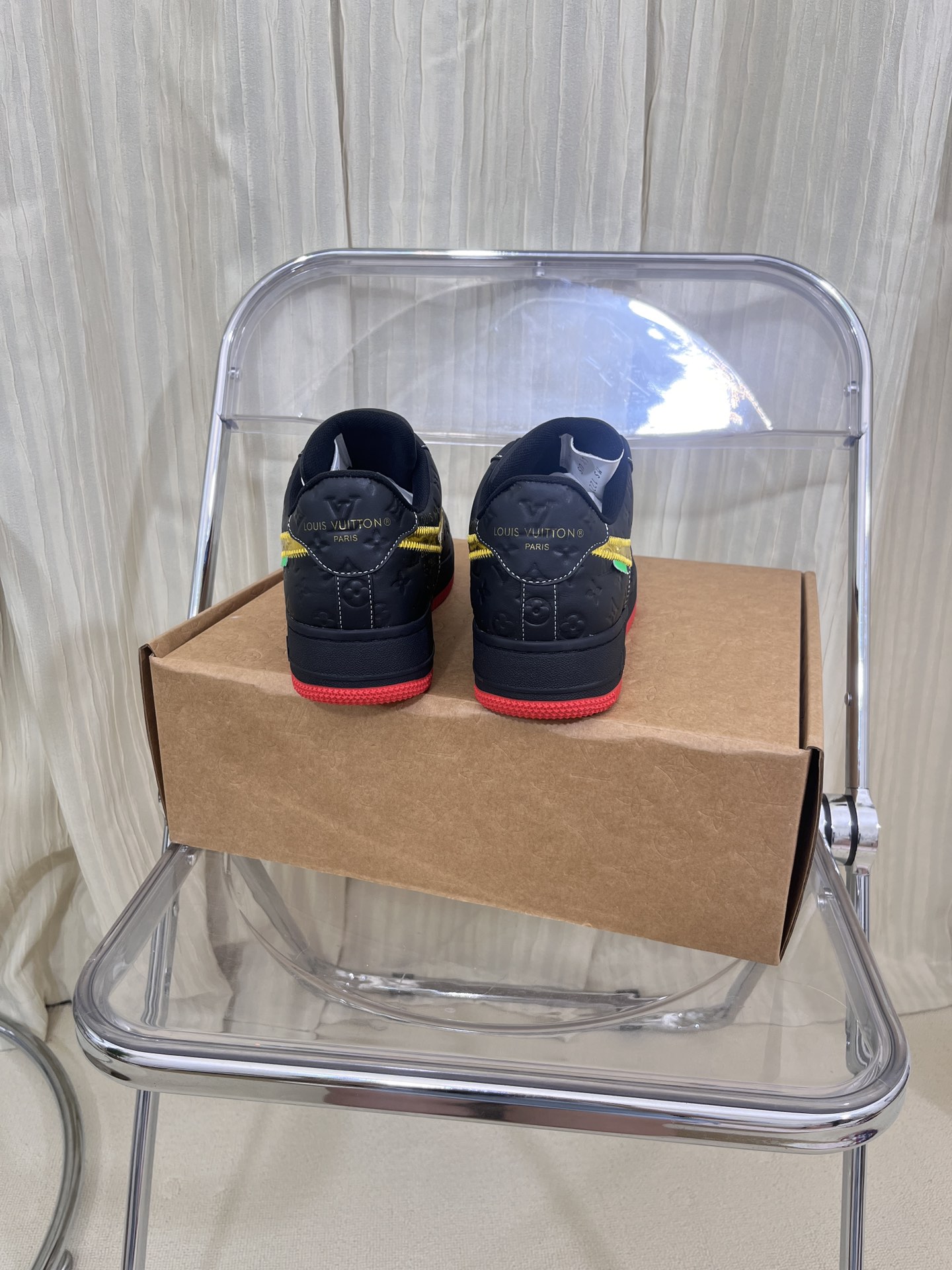 LOUIS VUITTON SNEAKERS