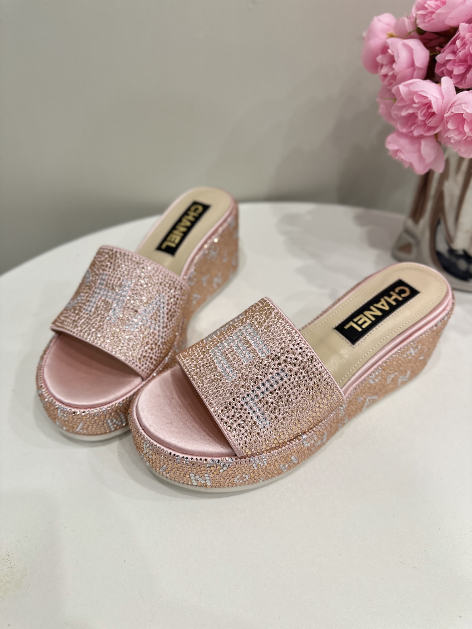 CHANEL SLIDES