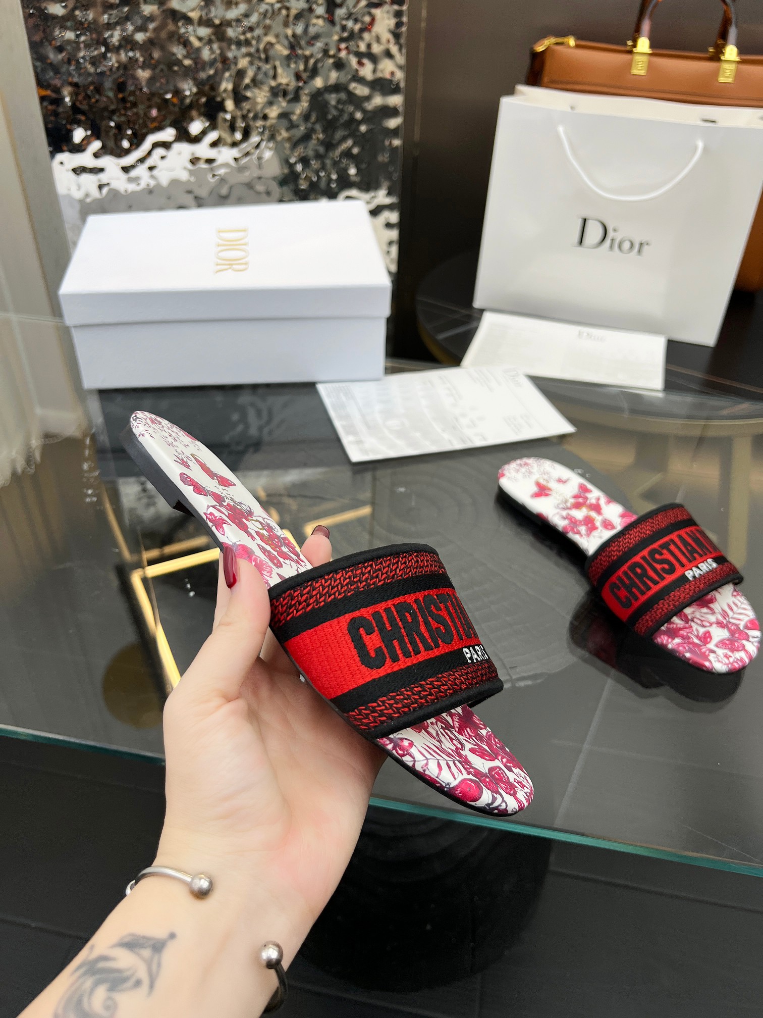 DIOR SLIDES