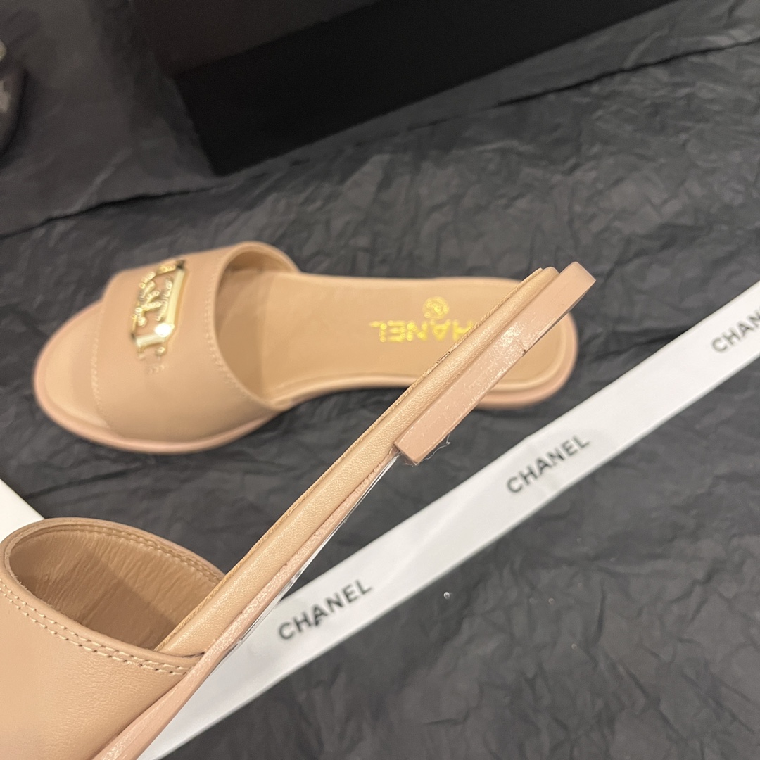 CHANEL SLIDES