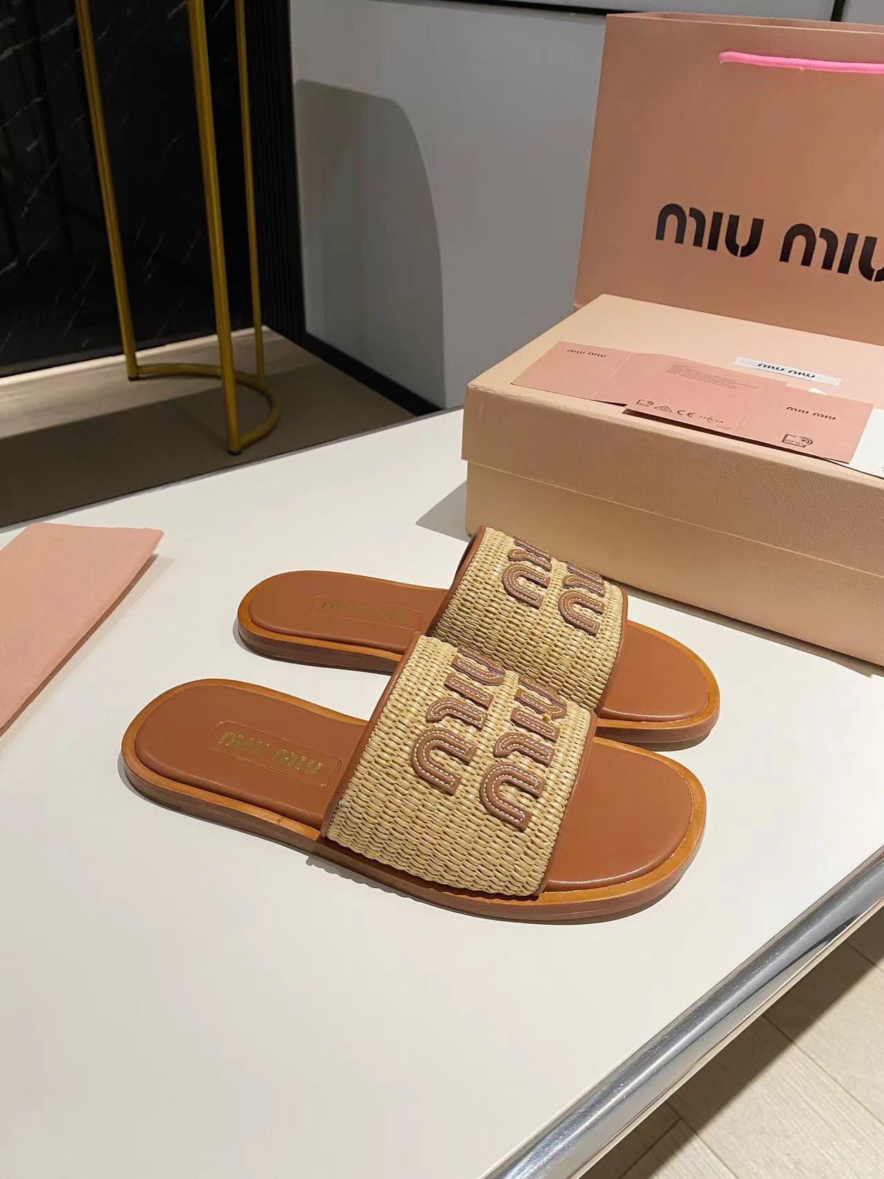 Miu Miu Classic Fashion Slippers