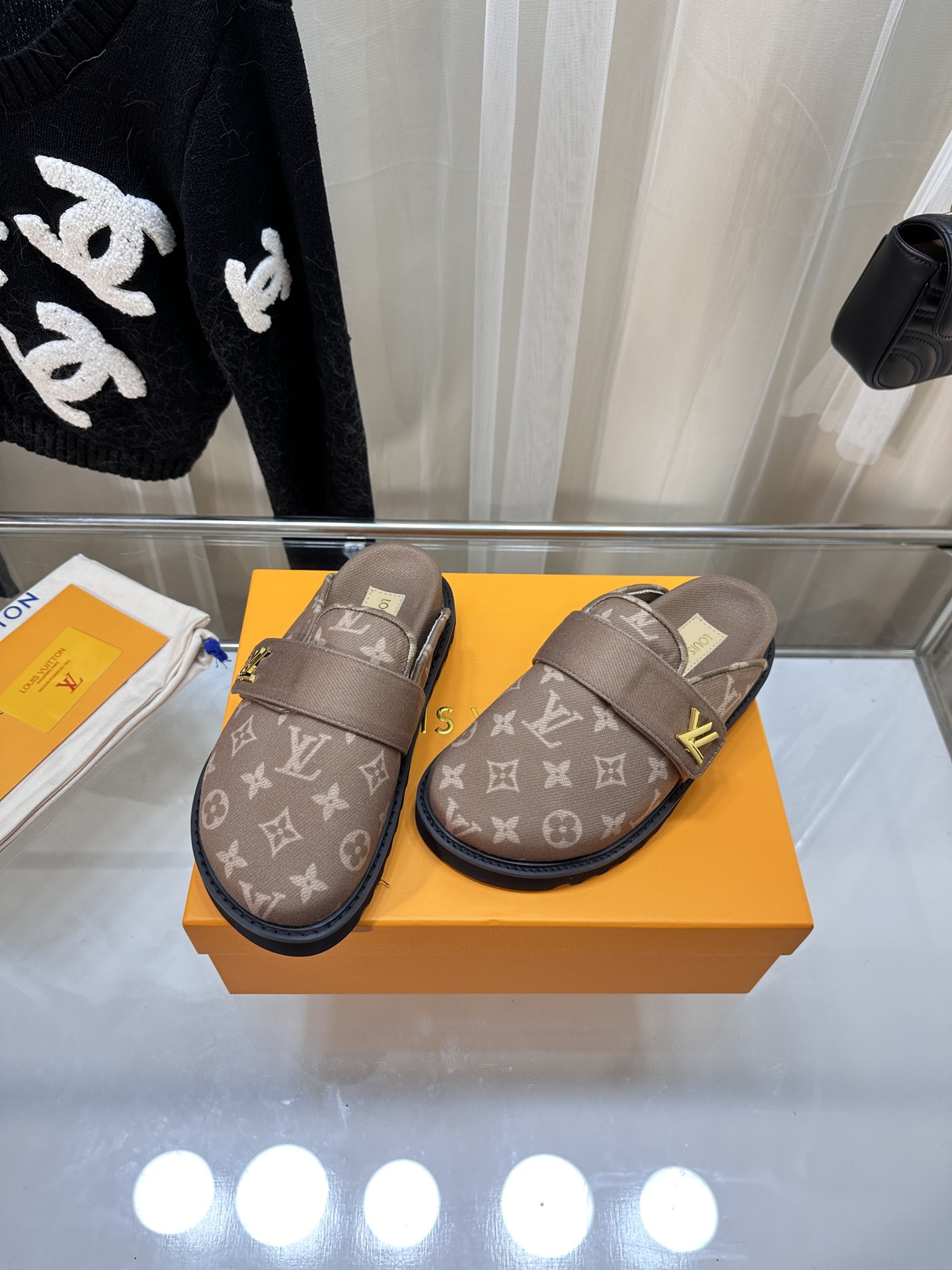 LOUIS VUITTON SLIDES