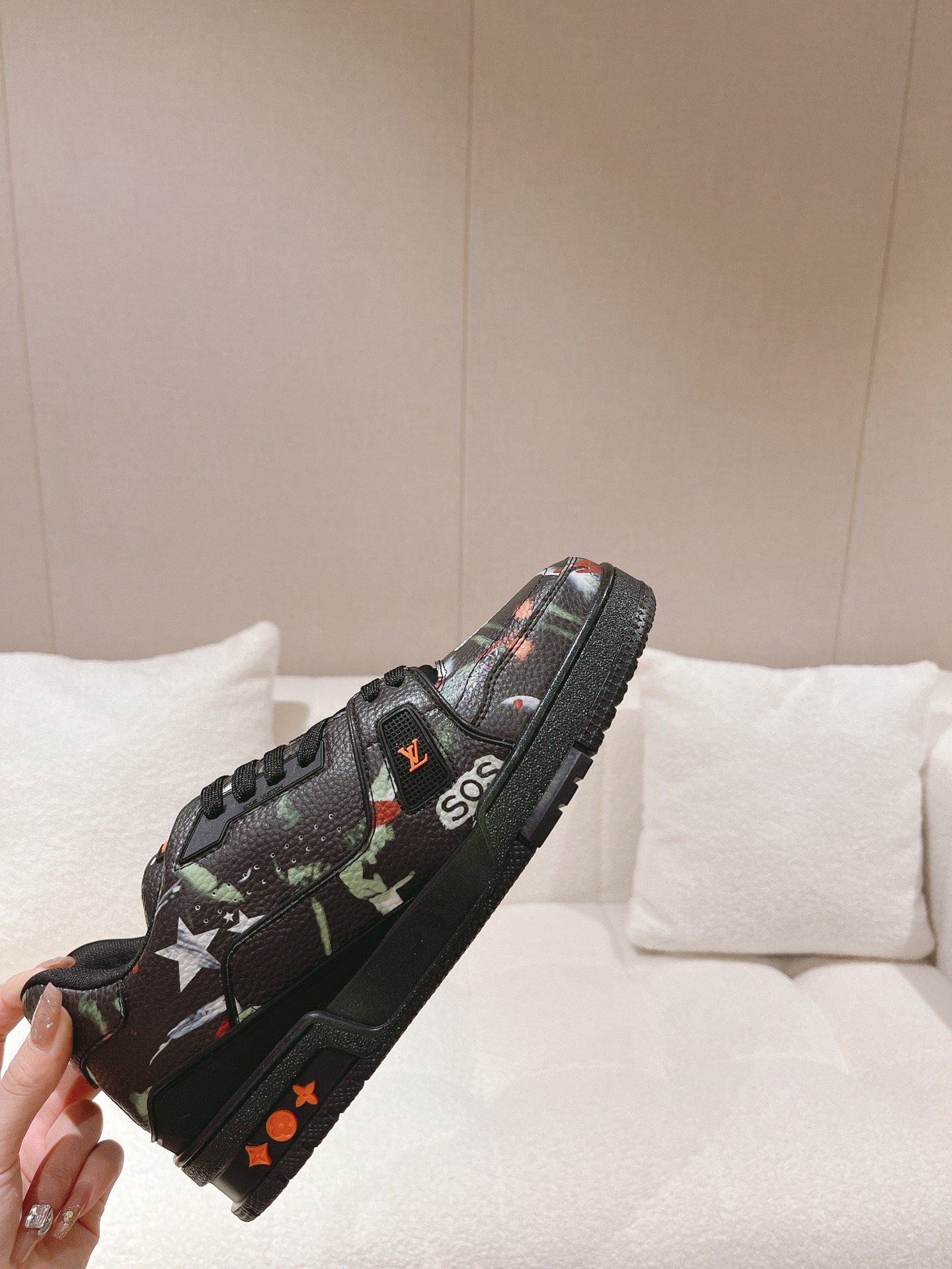 LOUIS VUITTON SNEAKERS