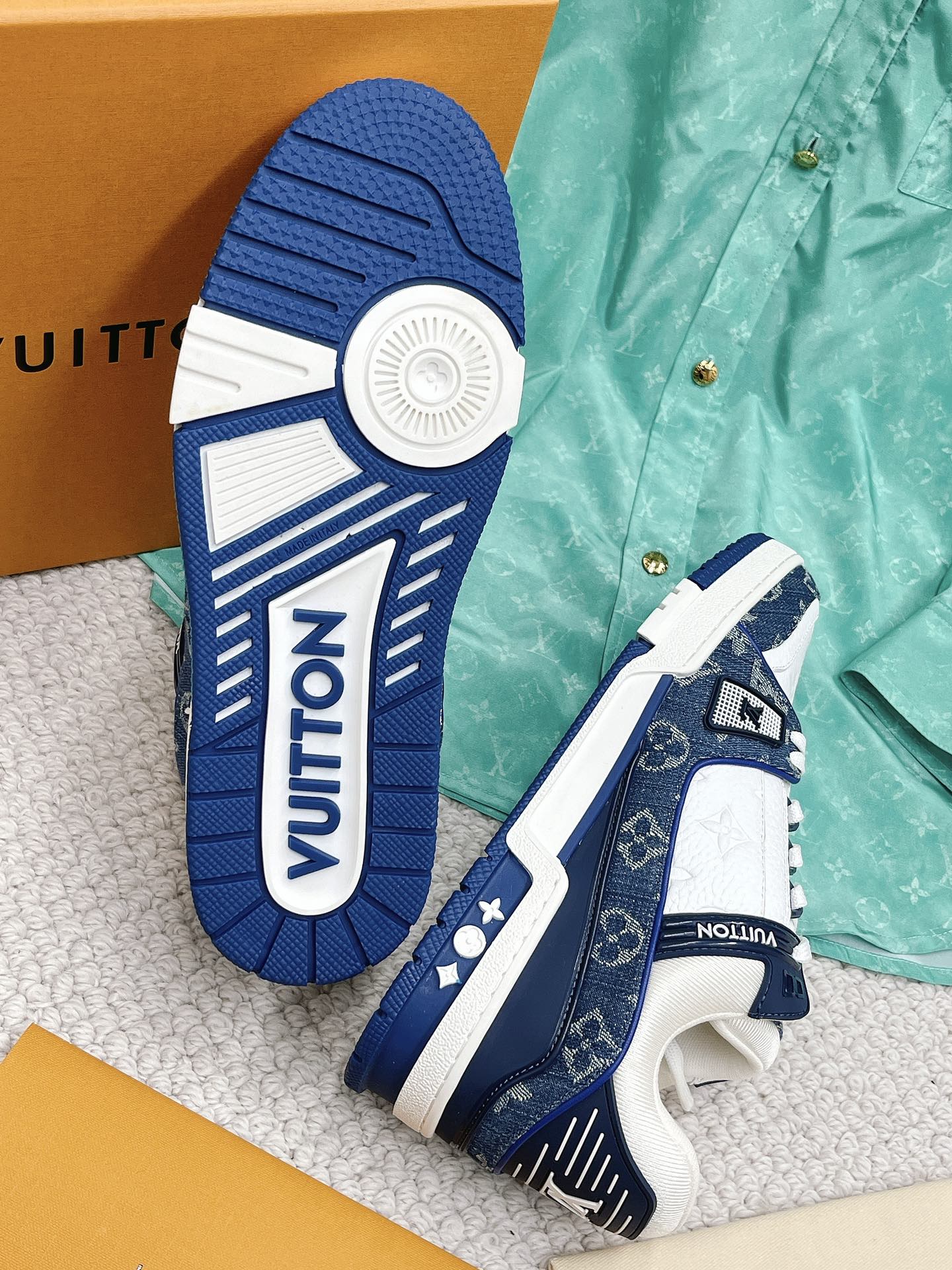 LOUIS VUITTON SNEAKERS