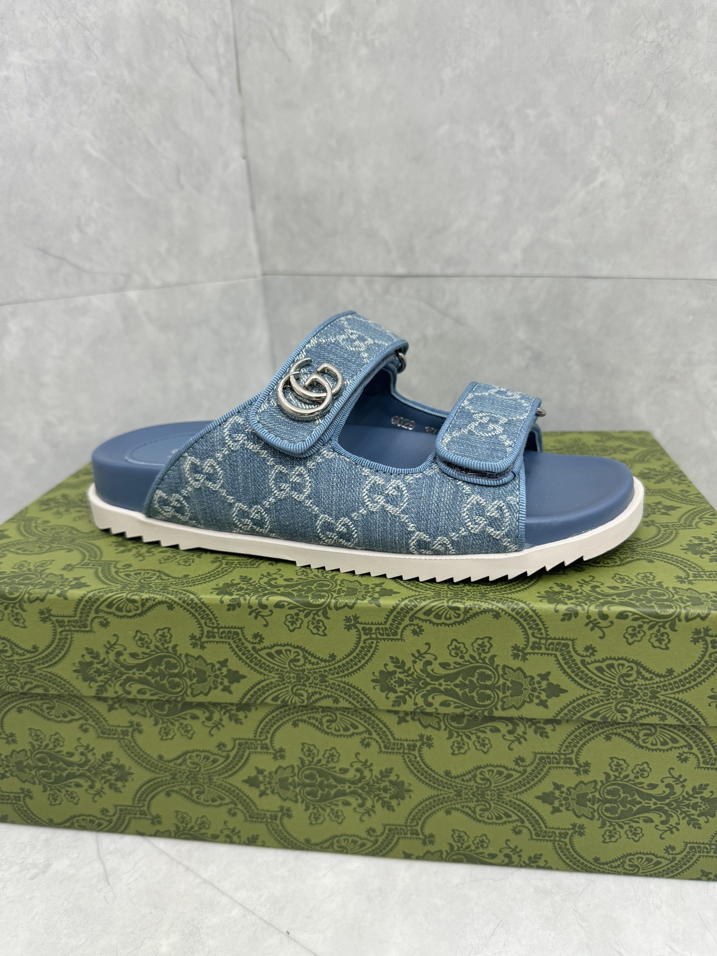 GUCCI Summer New Double G Sandals