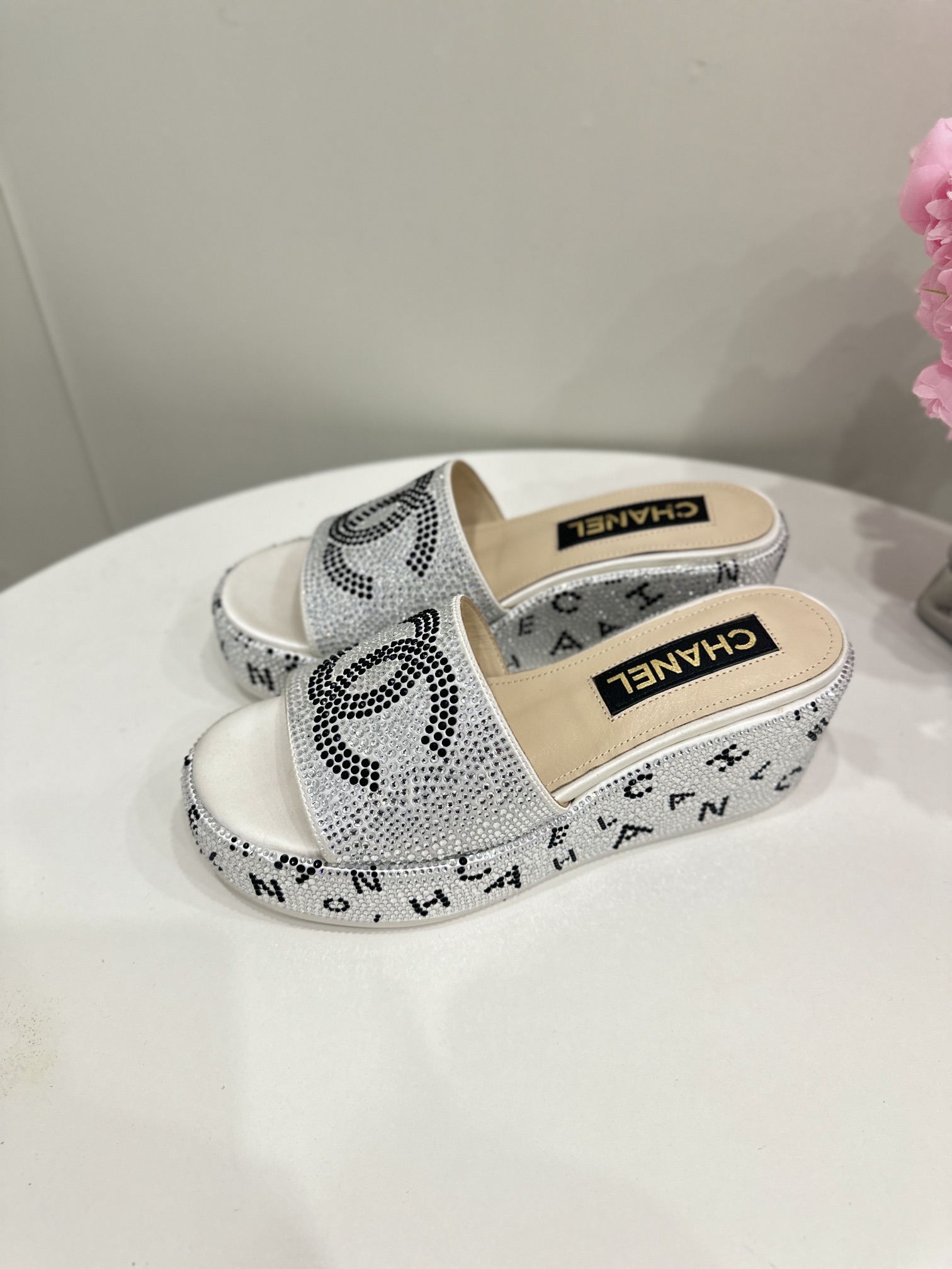CHANEL SLIDES