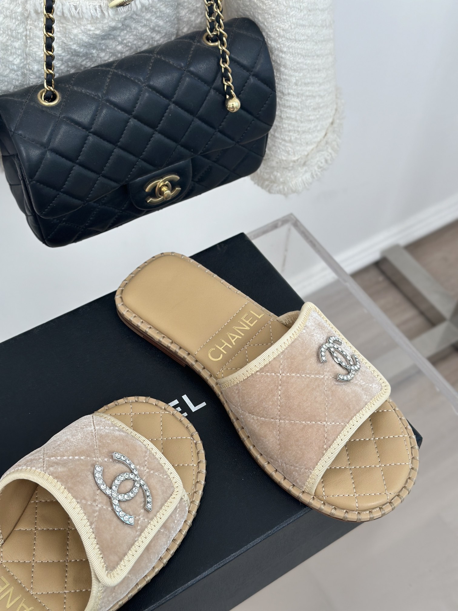 CHANEL SLIDES