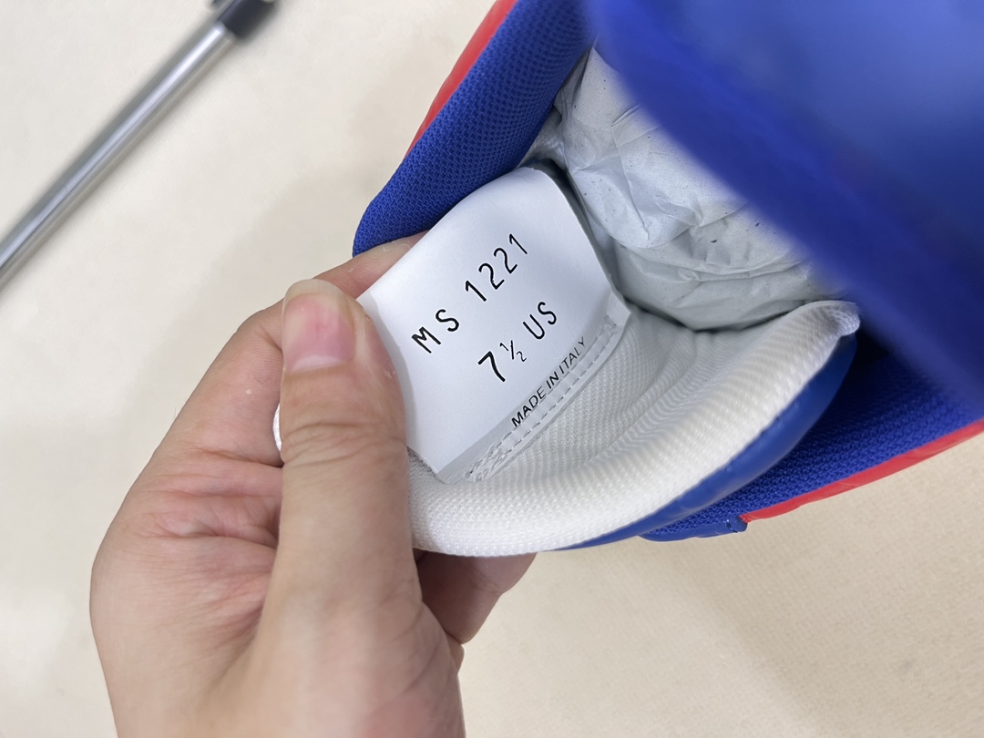 LOUIS VUITTON SNEAKERS