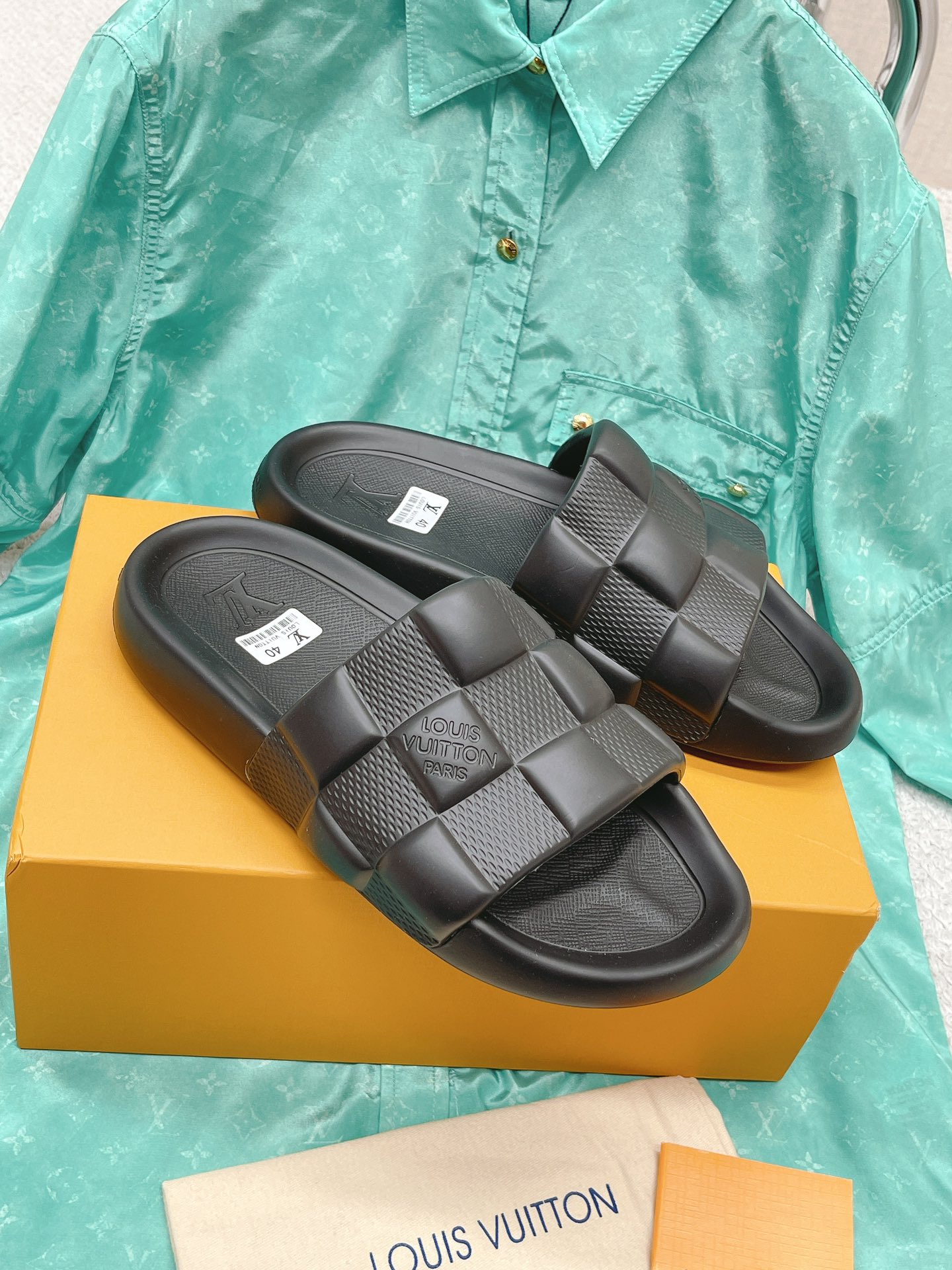 LOUIS VUITTON SLIDES