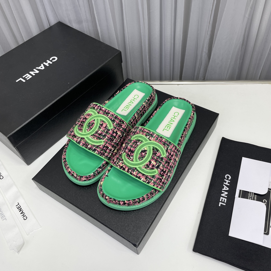 CHANEL SLIDES