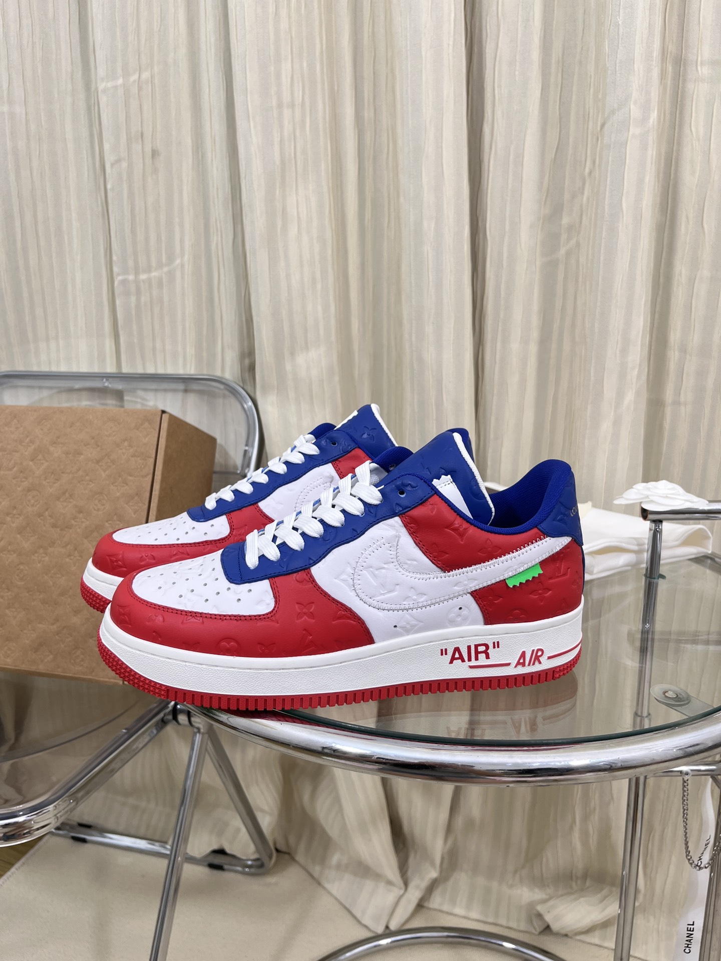 LOUIS VUITTON SNEAKERS