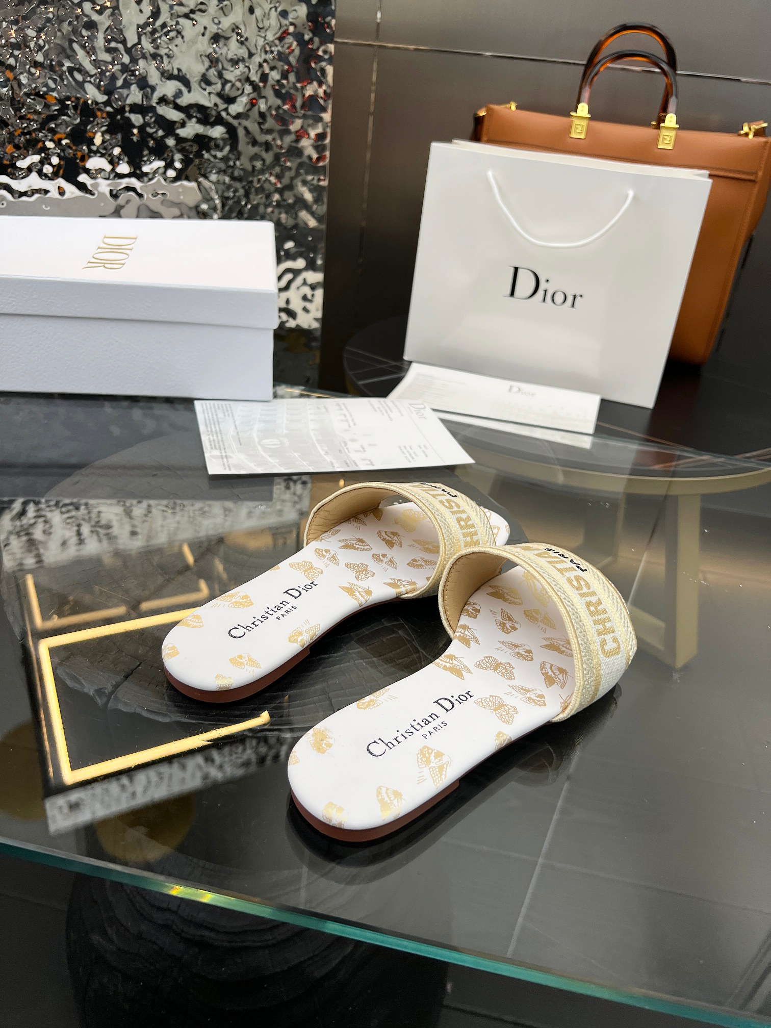 DIOR SLIDES
