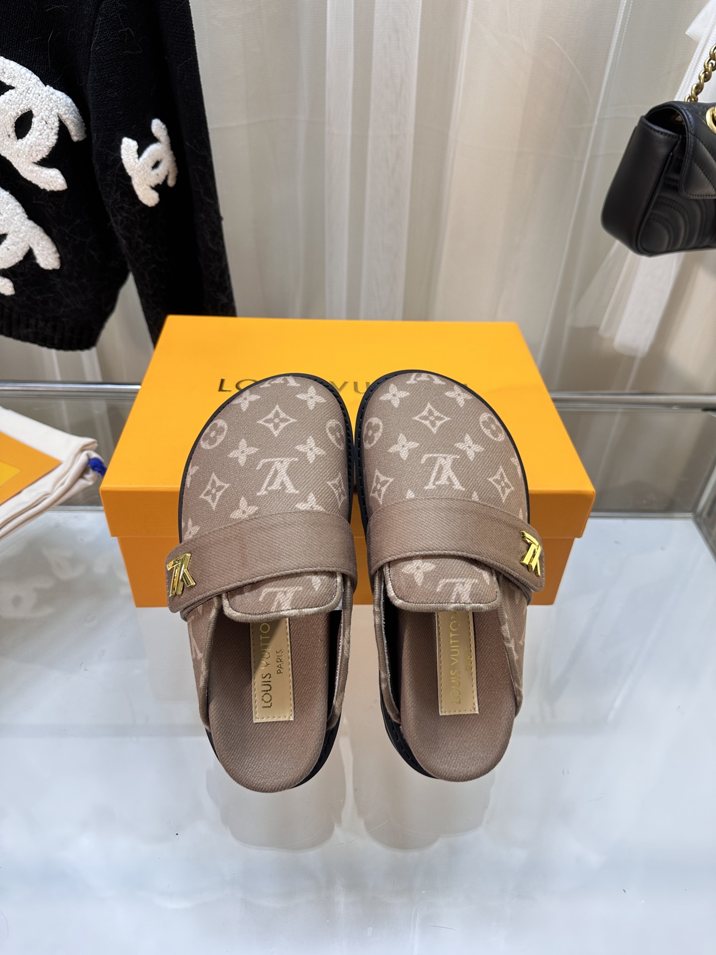 LOUIS VUITTON SLIDES