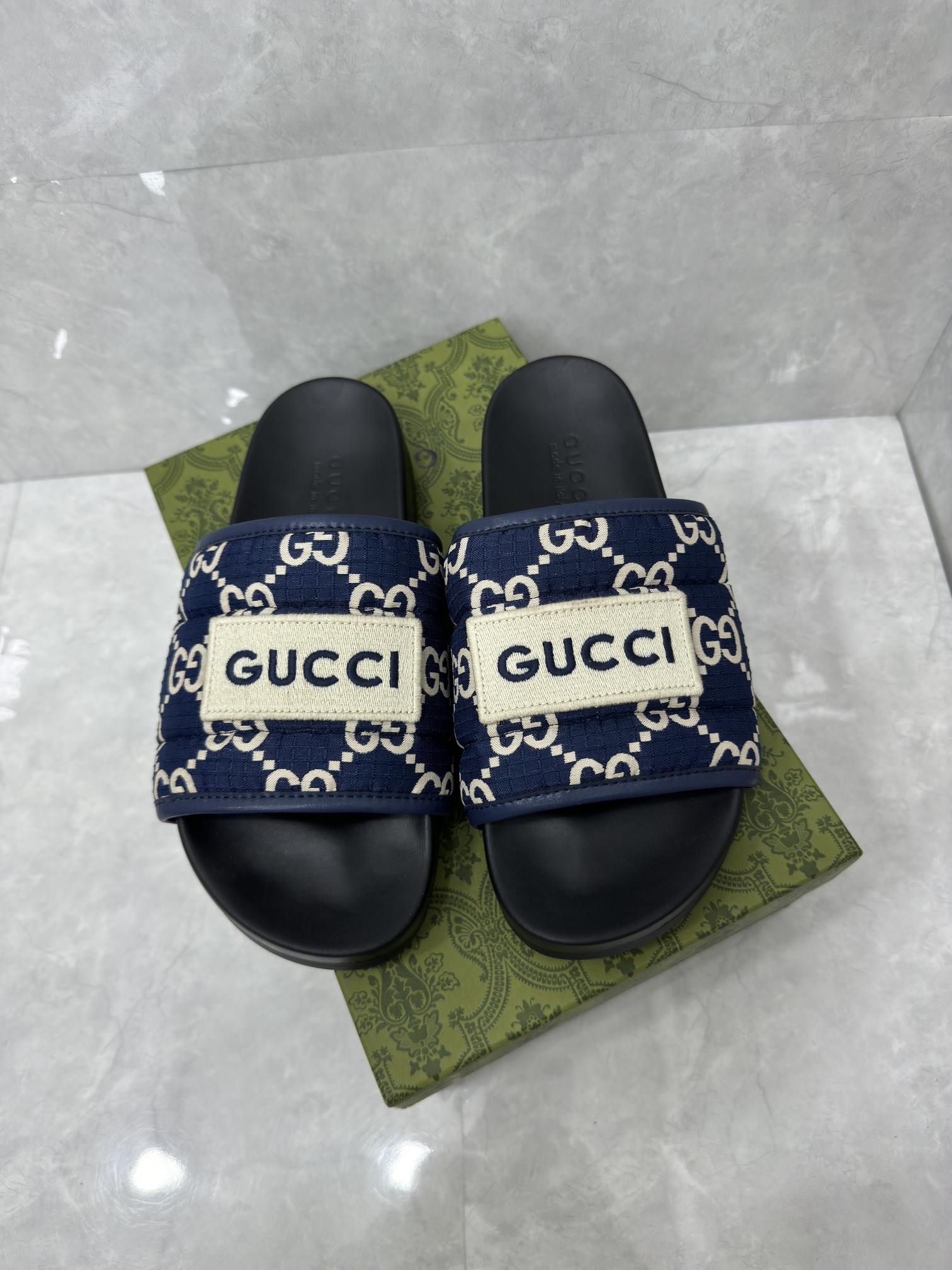 GUCCI SLIDES