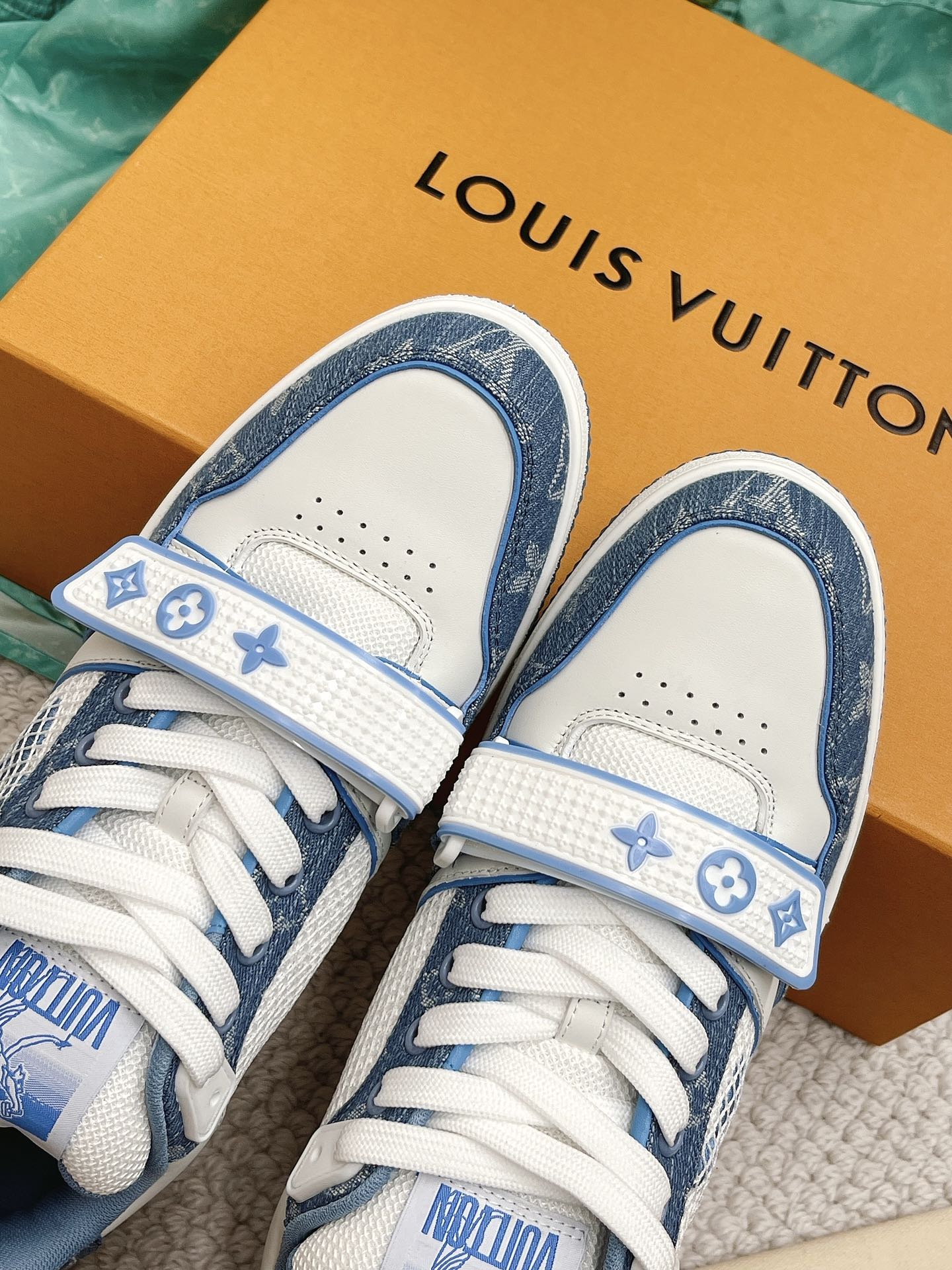 LOUIS VUITTON SNEAKERS