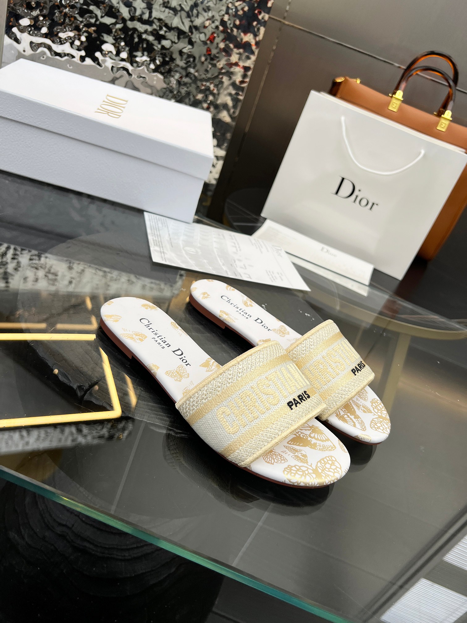 DIOR SLIDES
