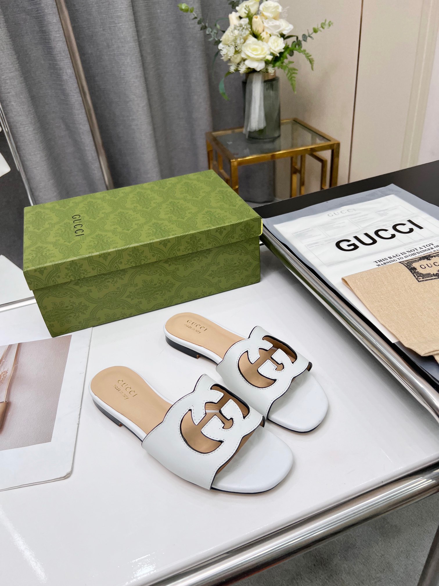 GUCCI SLIDES