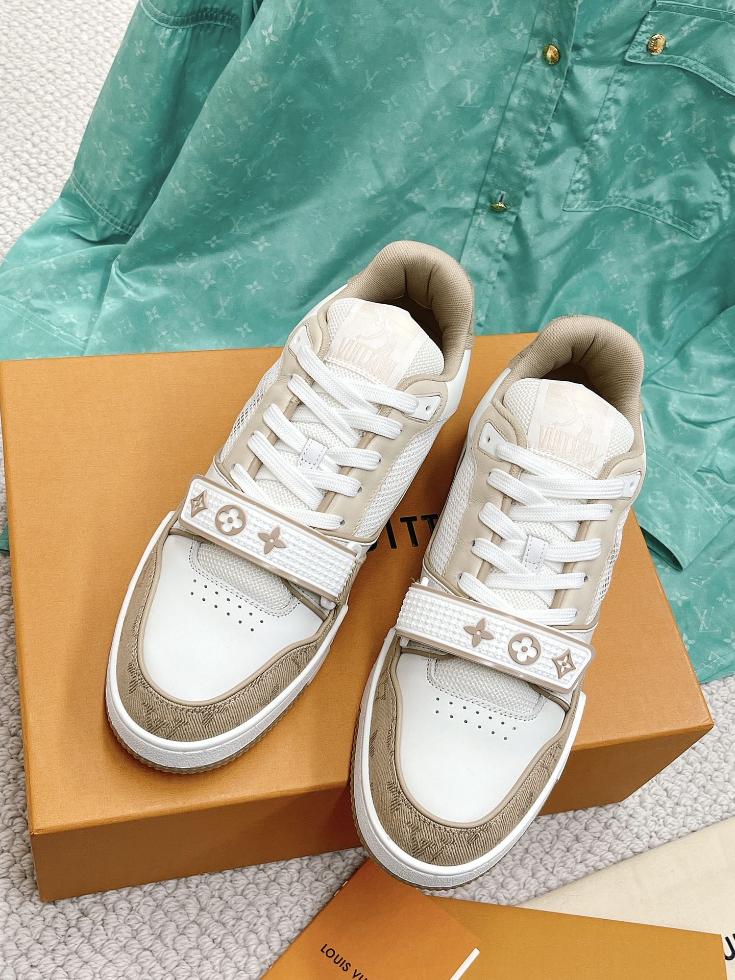 LOUIS VUITTON SNEAKERS