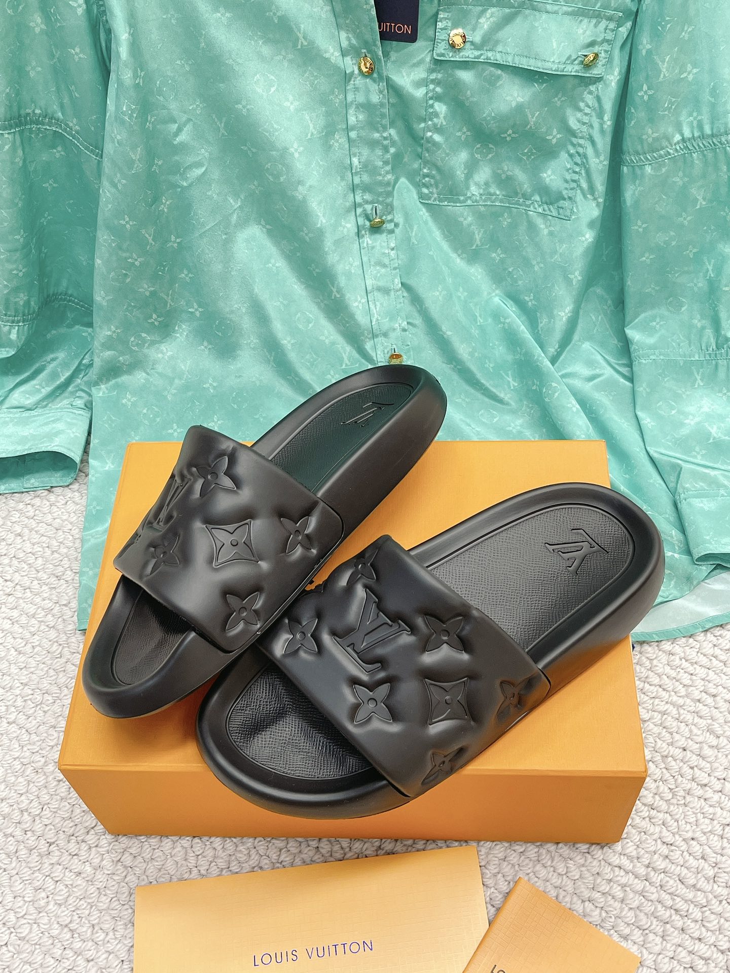 LOUIS VUITTON SLIDES