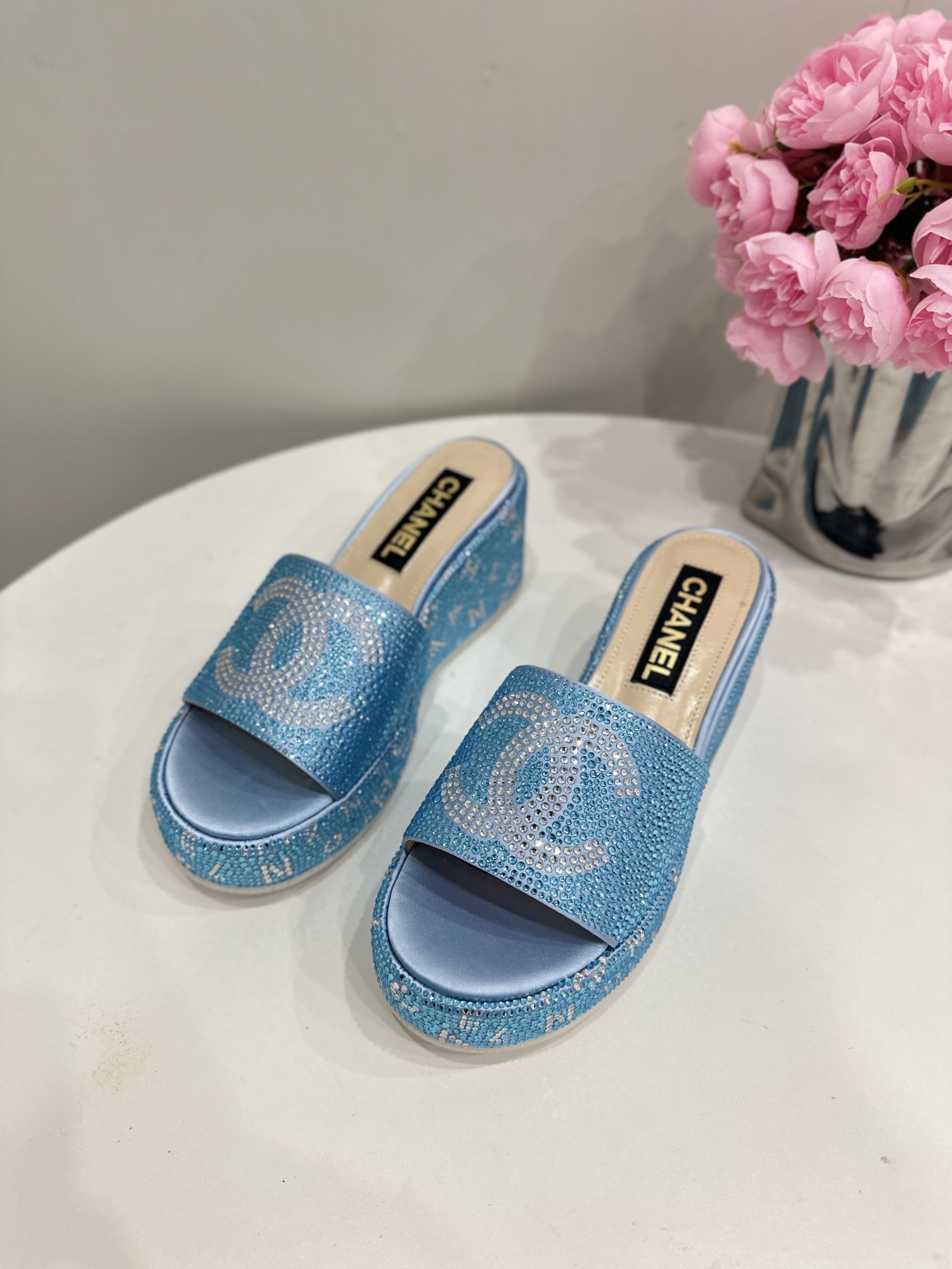 CHANEL SLIDES