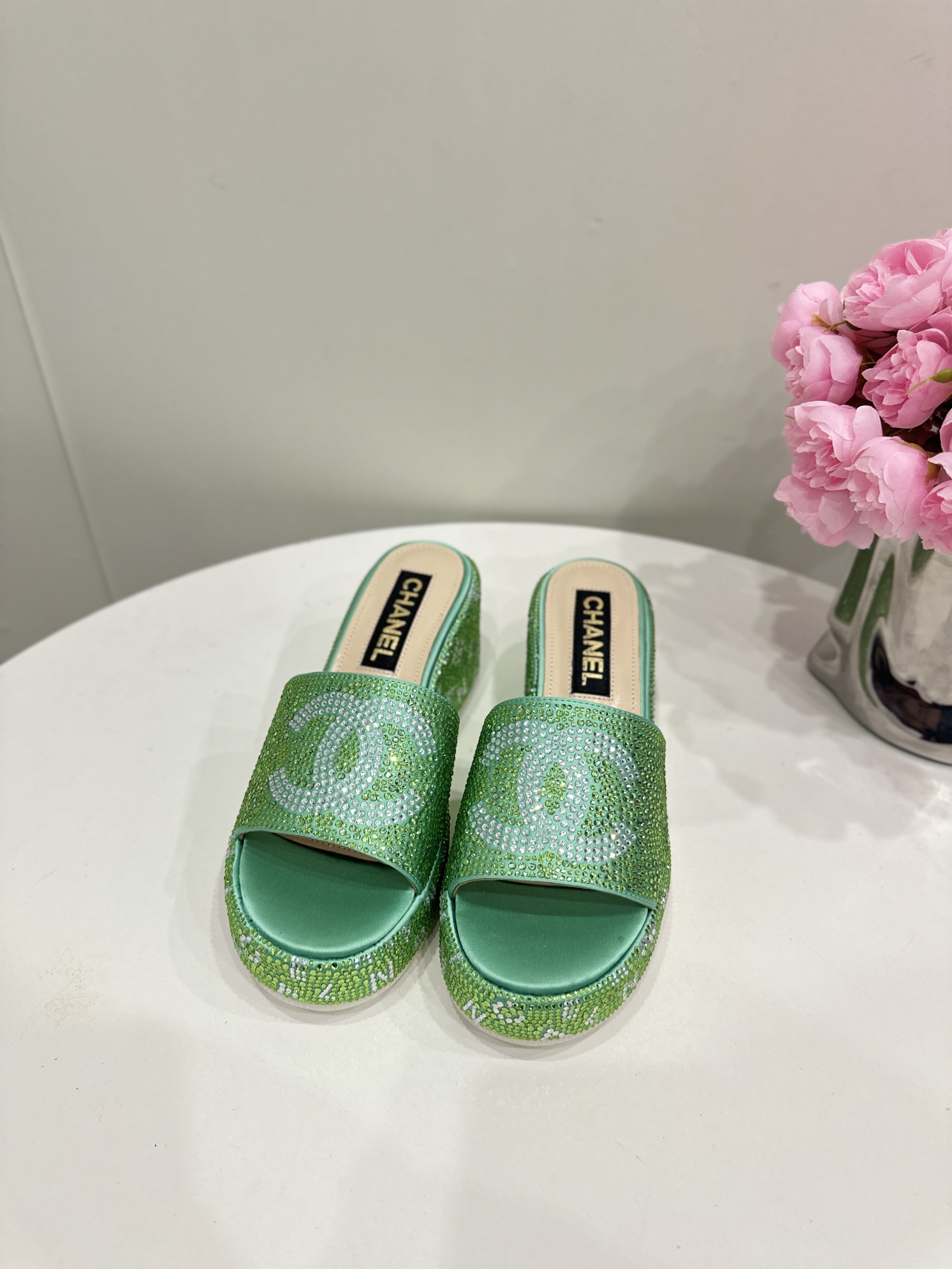 CHANEL SLIDES