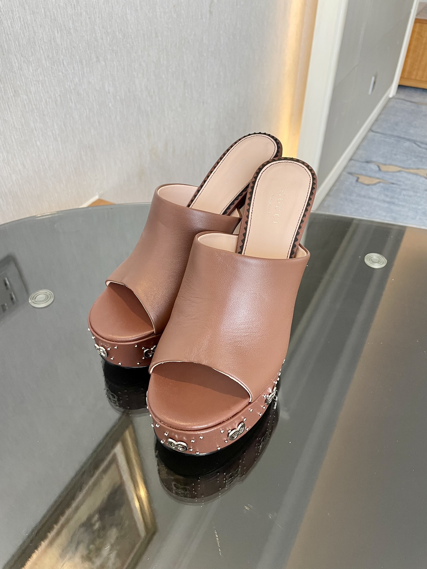 GUCCI SLIDES