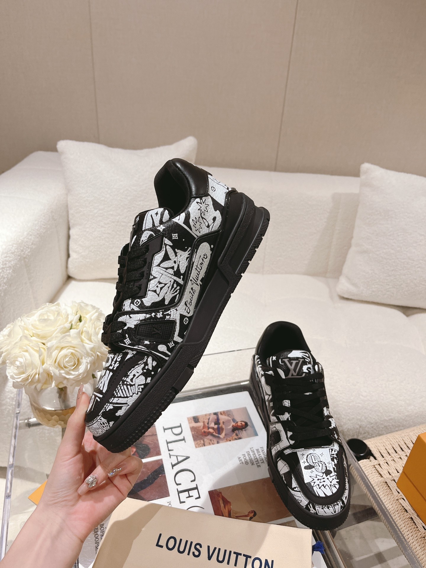 LOUIS VUITTON SNEAKERS