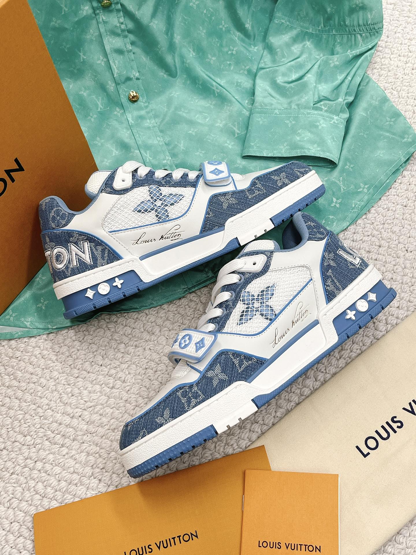 LOUIS VUITTON SNEAKERS