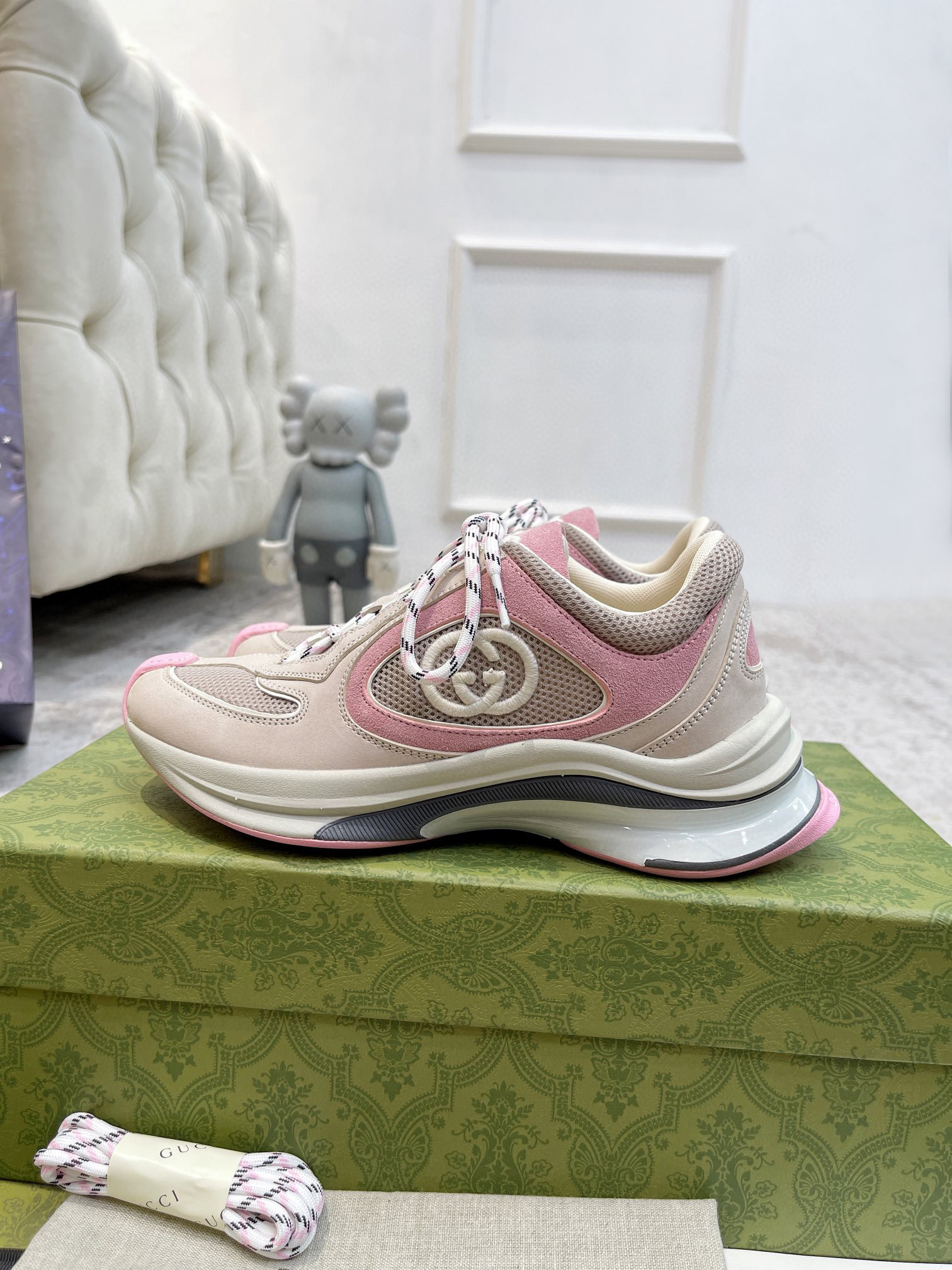 WOMEN'S GUCCI RUN SNEAKER