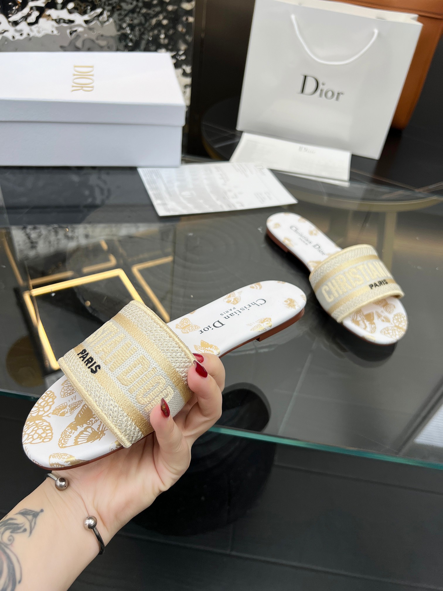 DIOR SLIDES