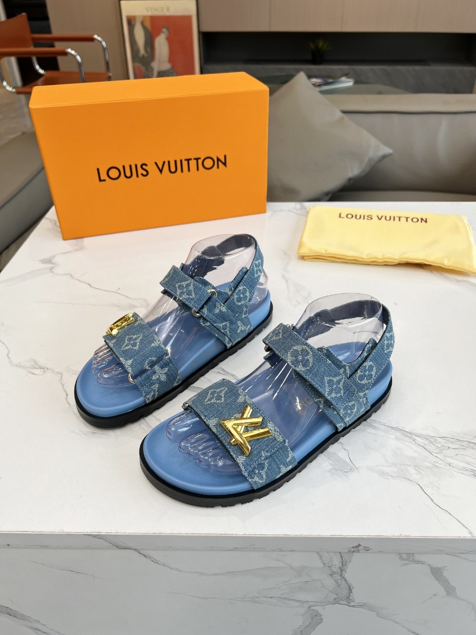 Louis Vuitton latest presbyopia logo slippers