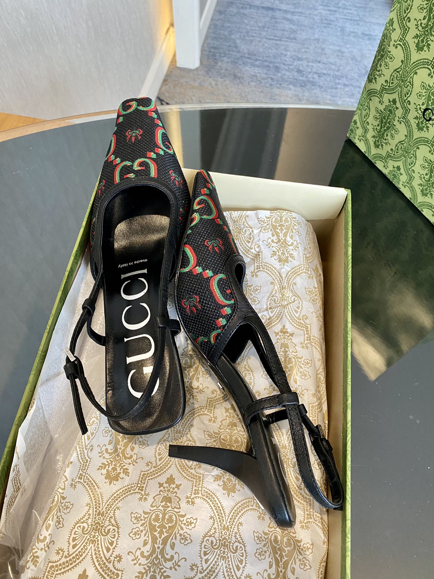 GUCCI SANDALS