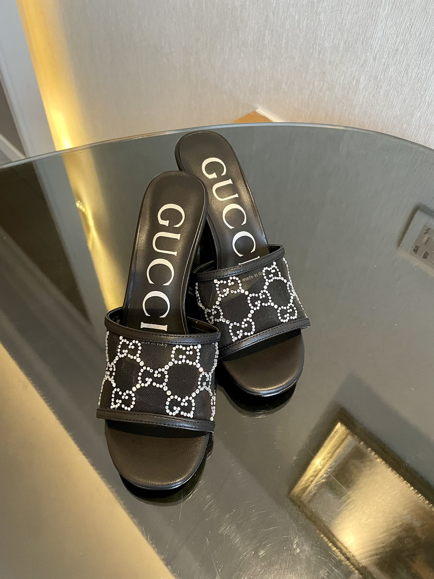 GUCCI SLIDES